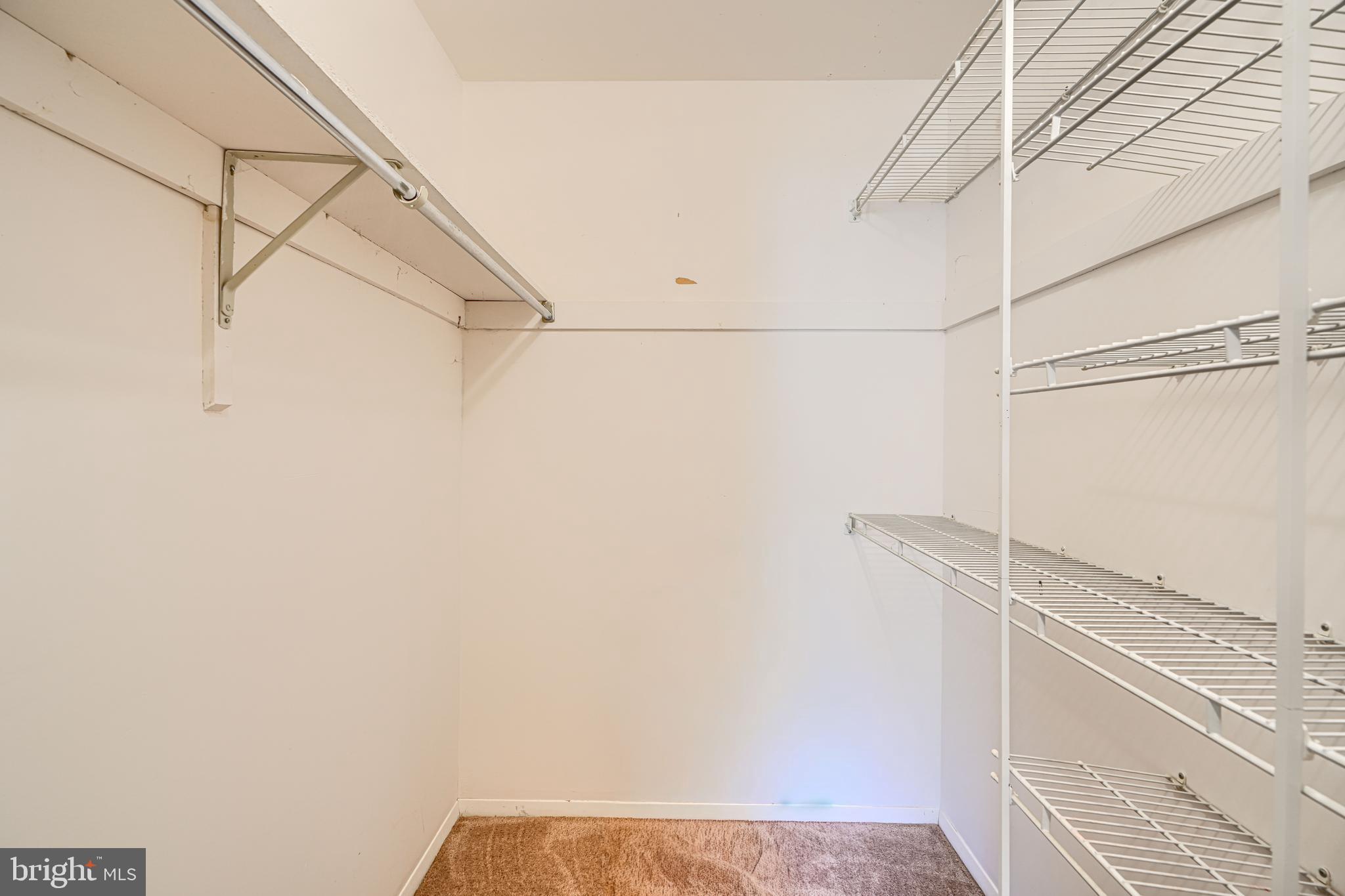 SEVEN COURTS - Residential