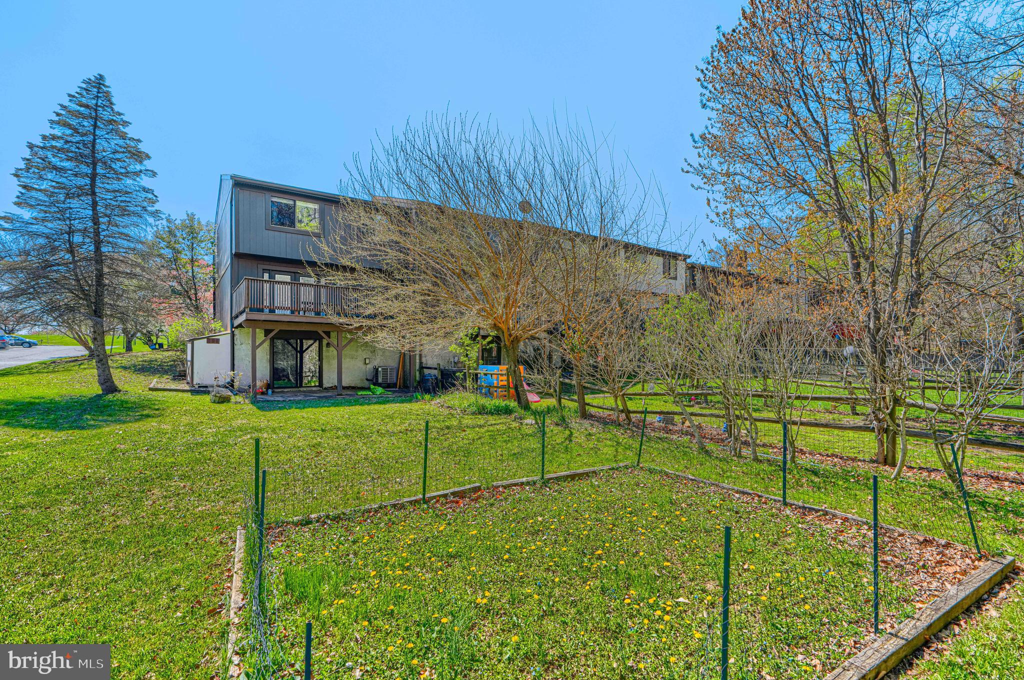 SEVEN COURTS - Residential