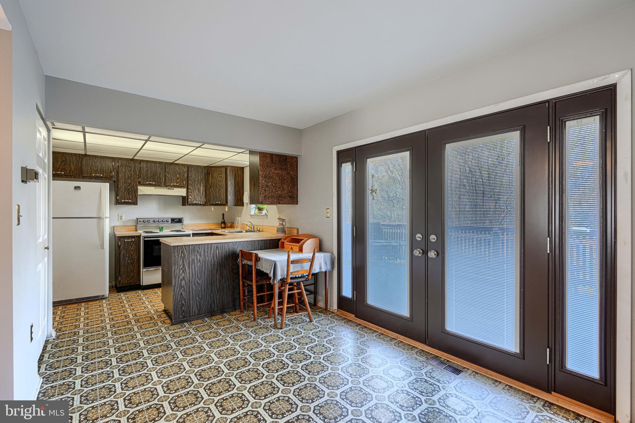 SEVEN COURTS - Residential