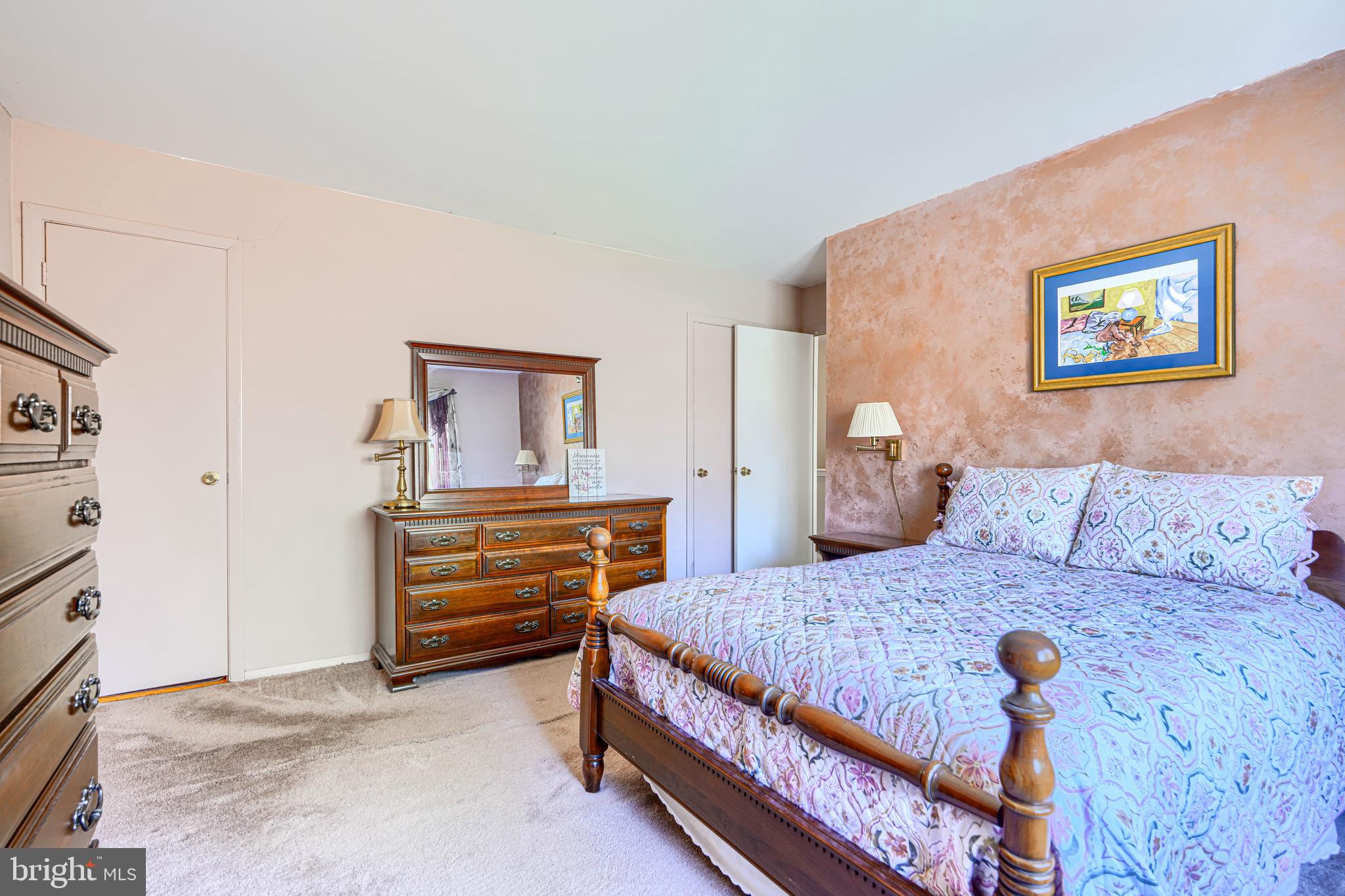 SEVEN COURTS - Residential