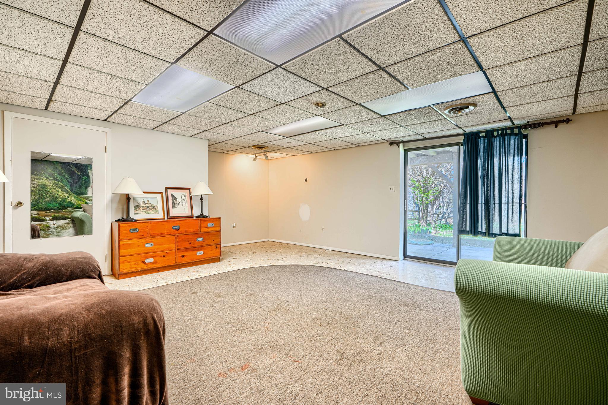 SEVEN COURTS - Residential