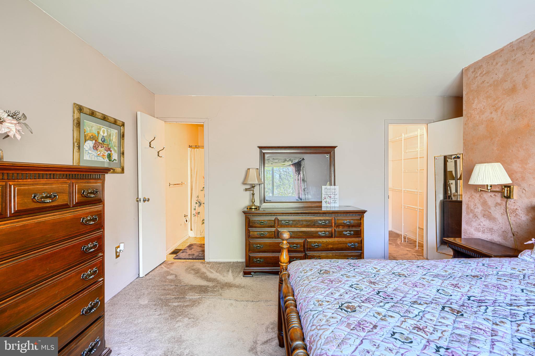 SEVEN COURTS - Residential