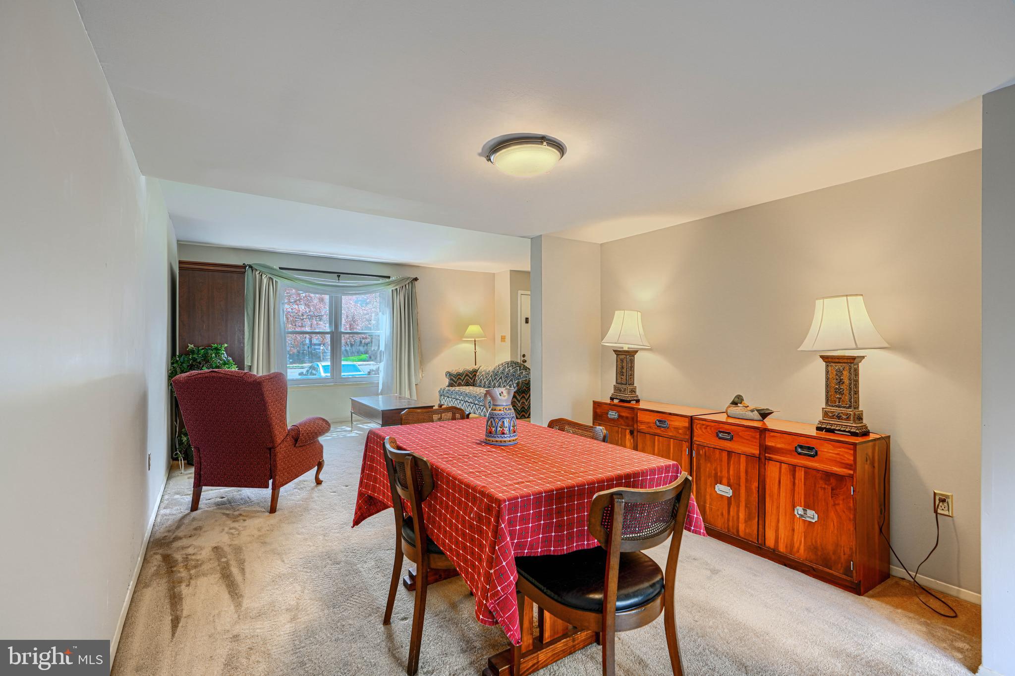 SEVEN COURTS - Residential