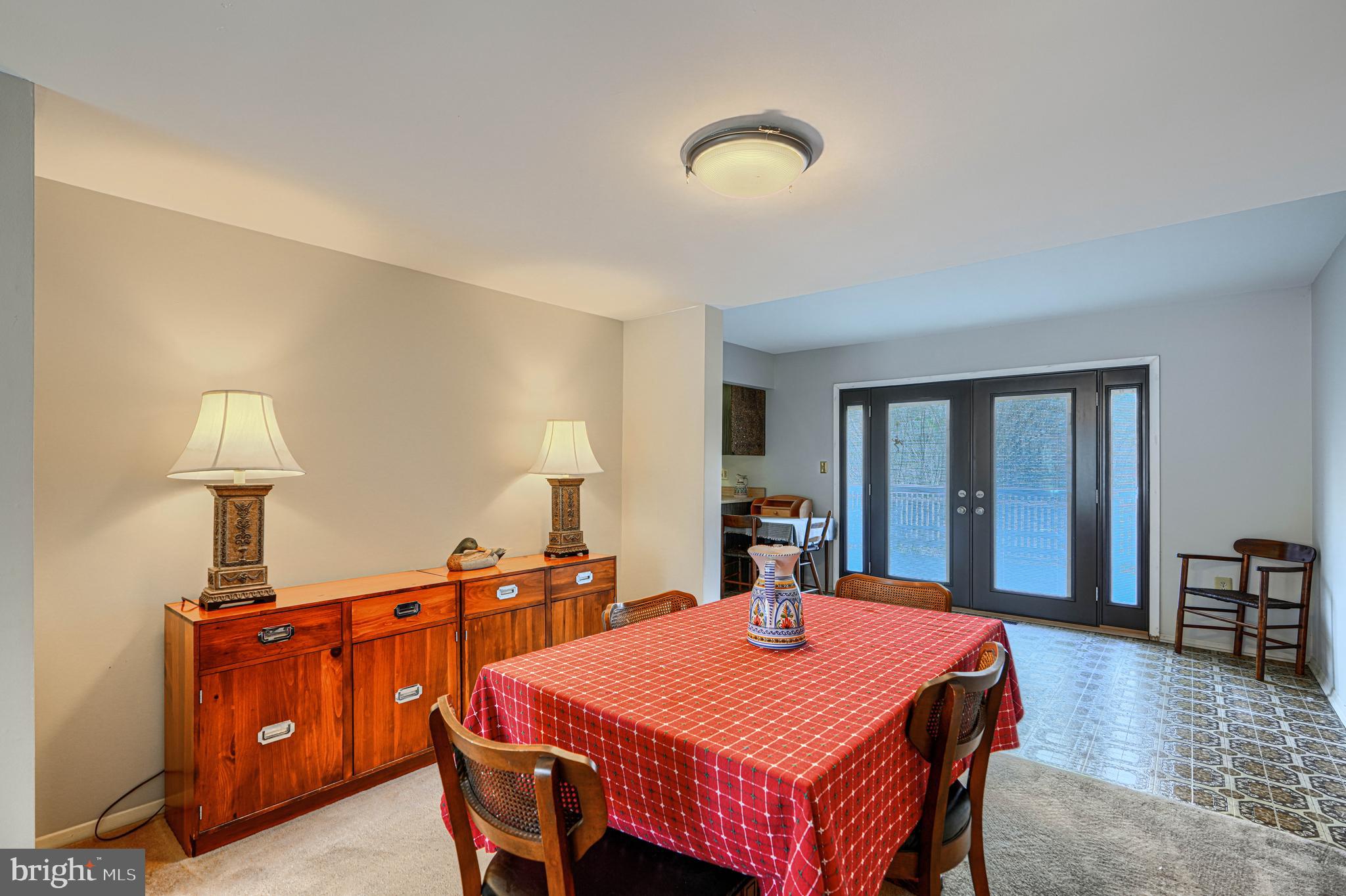 SEVEN COURTS - Residential