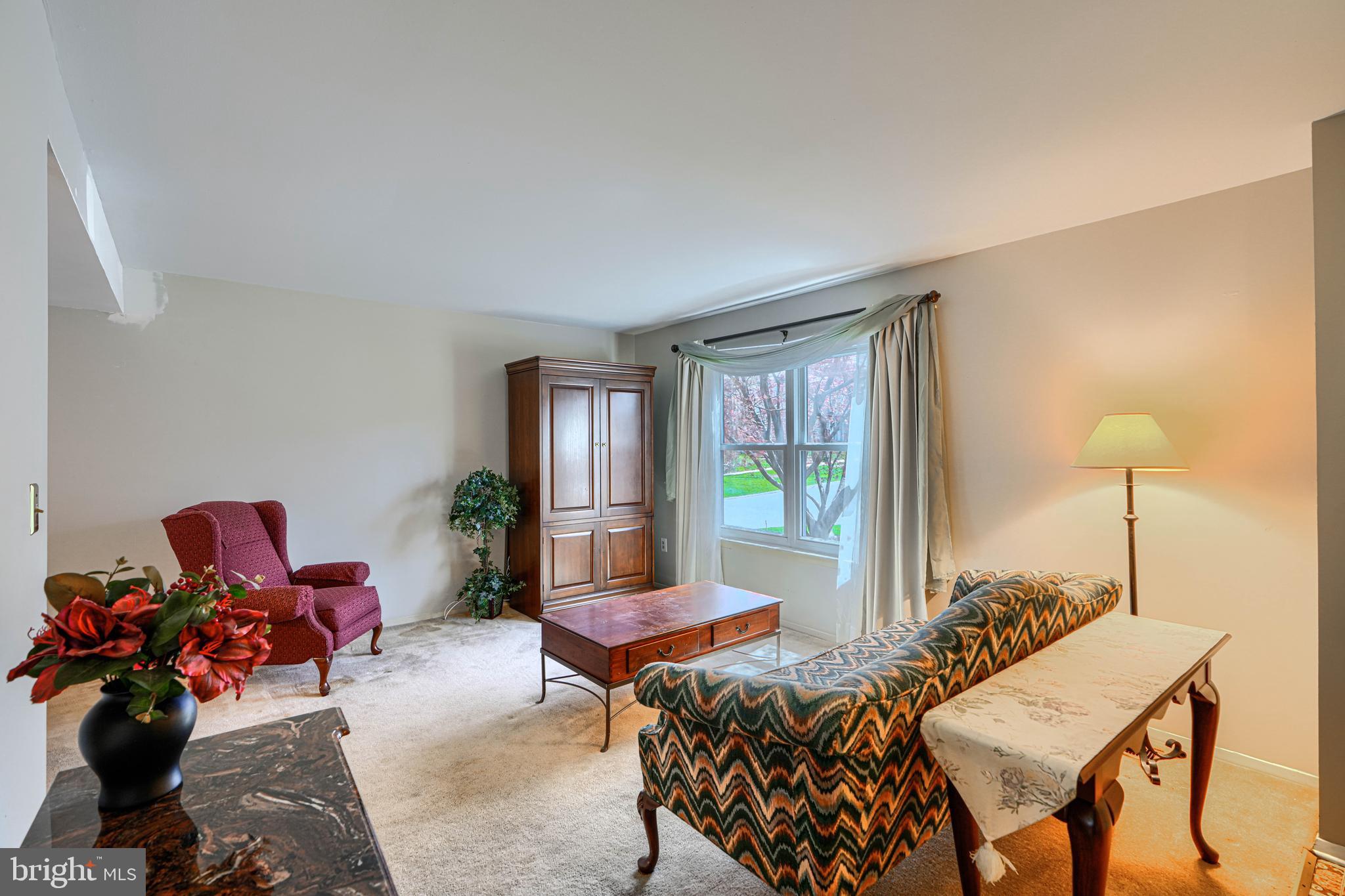 SEVEN COURTS - Residential