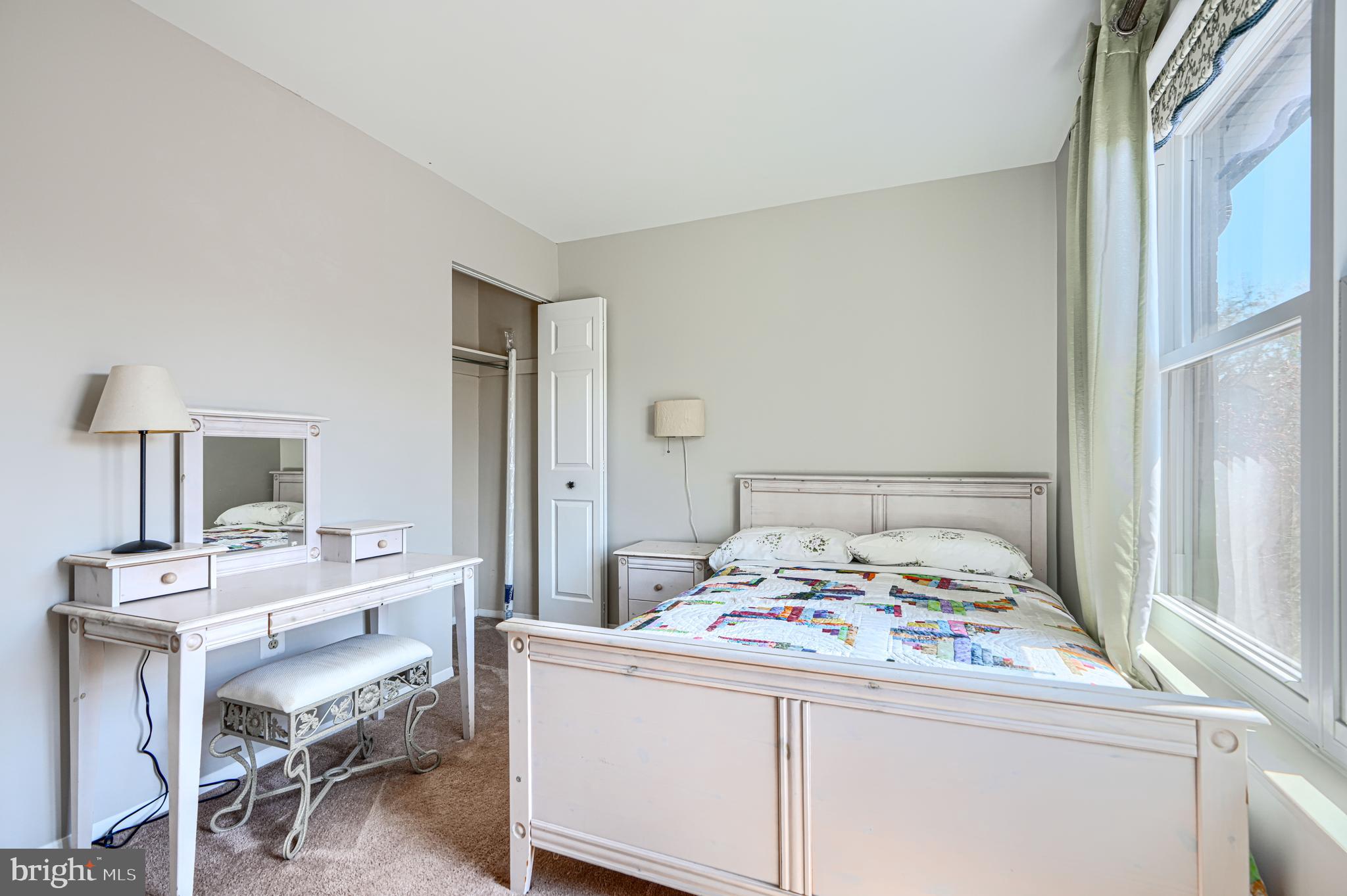 SEVEN COURTS - Residential