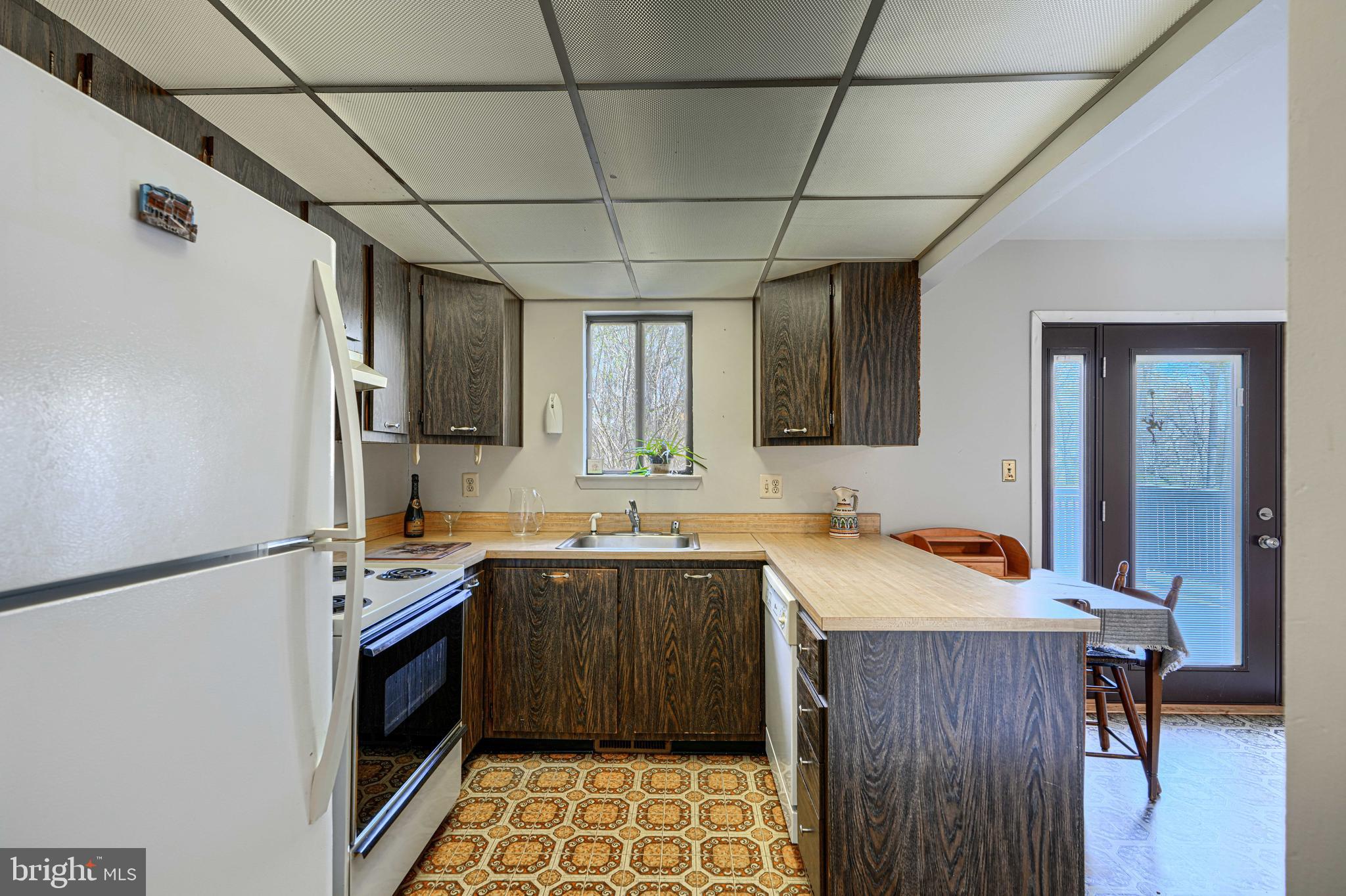 SEVEN COURTS - Residential