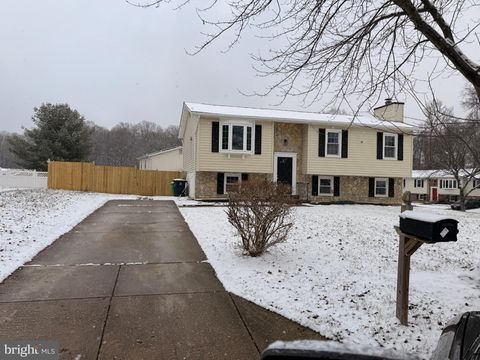 201 ROYAL OAK CIRCLE HYATTSVILLE MD 20785