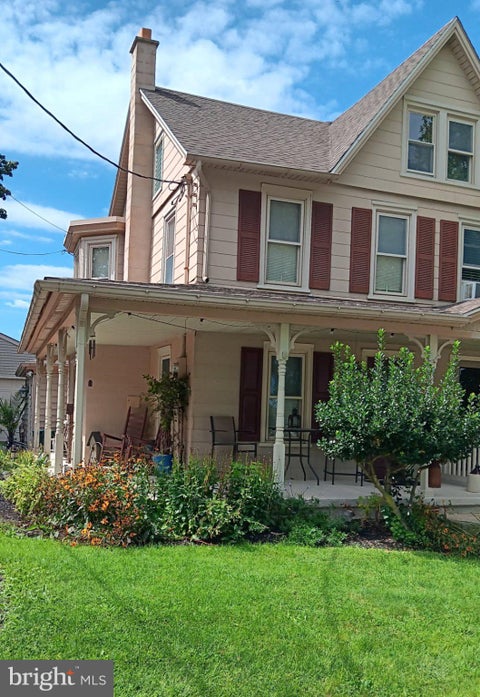 Townhouse For Sale - 153 S Jackson Street<br/> Lancaster County, STRASBURG, PA 17579