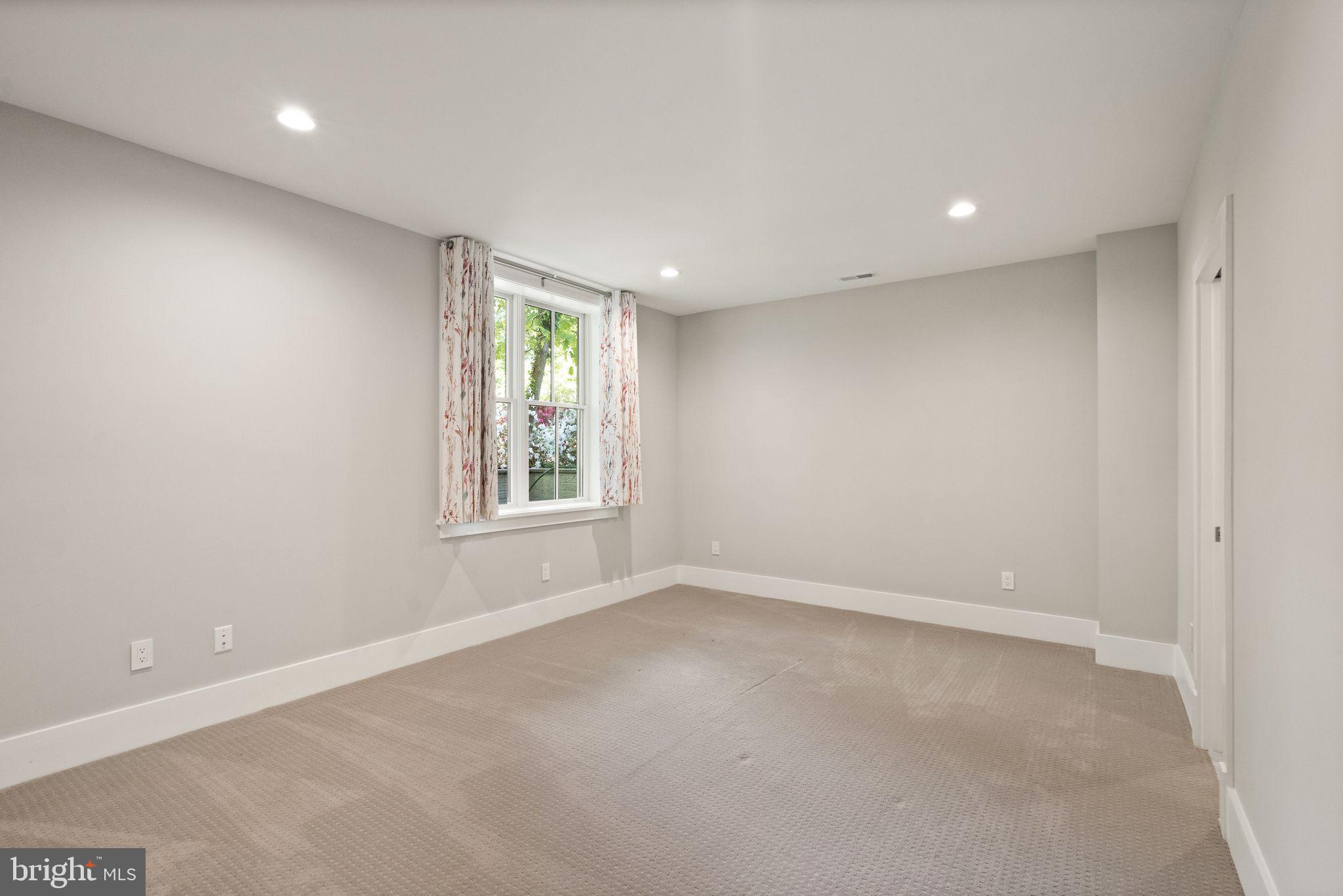 BELLEVUE FOREST - Residential