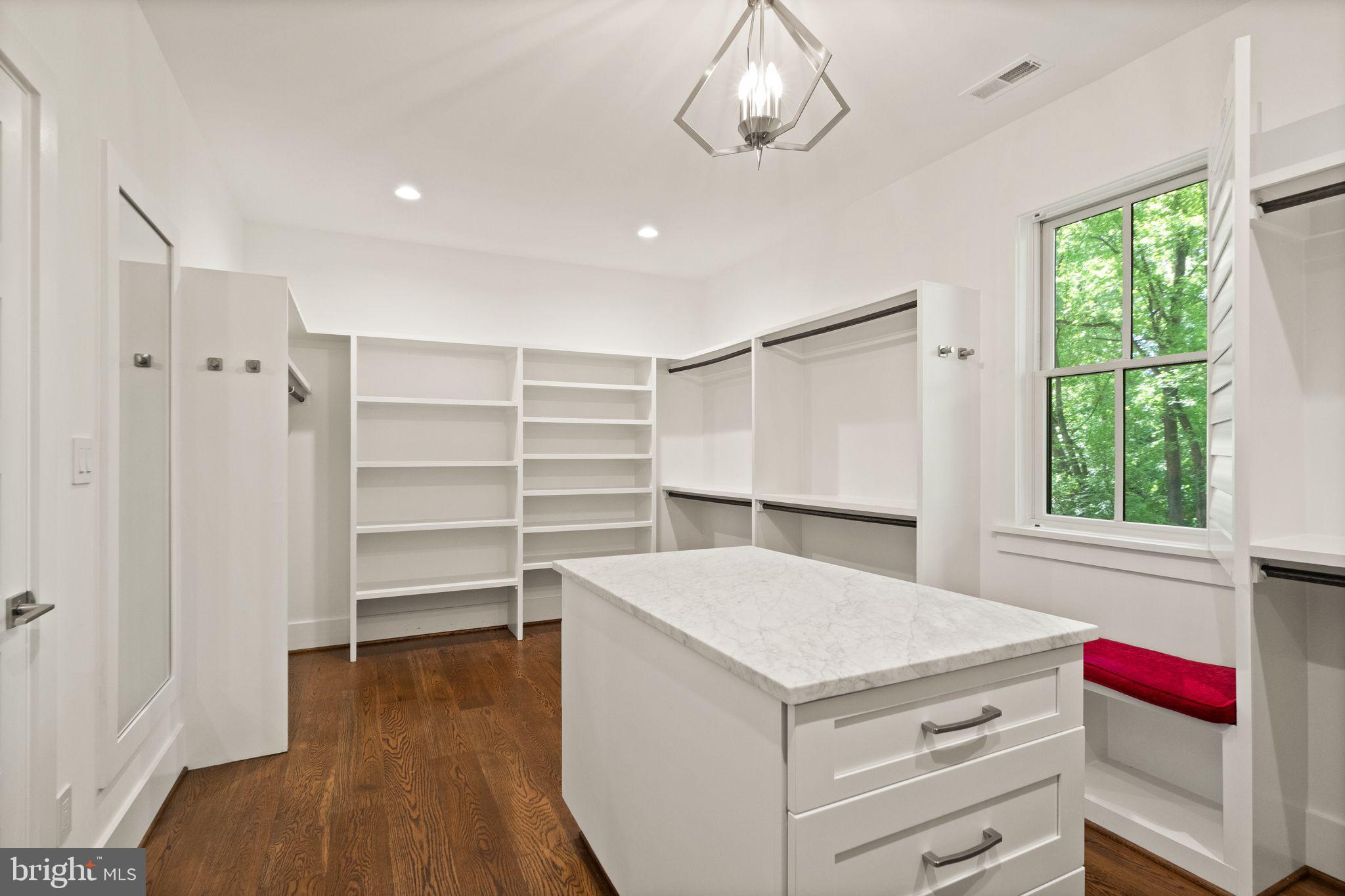 BELLEVUE FOREST - Residential