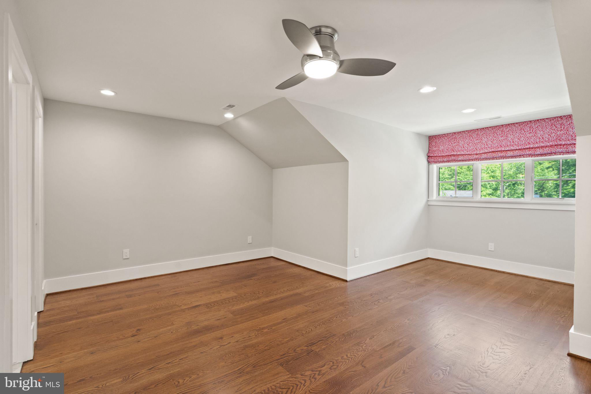 BELLEVUE FOREST - Residential