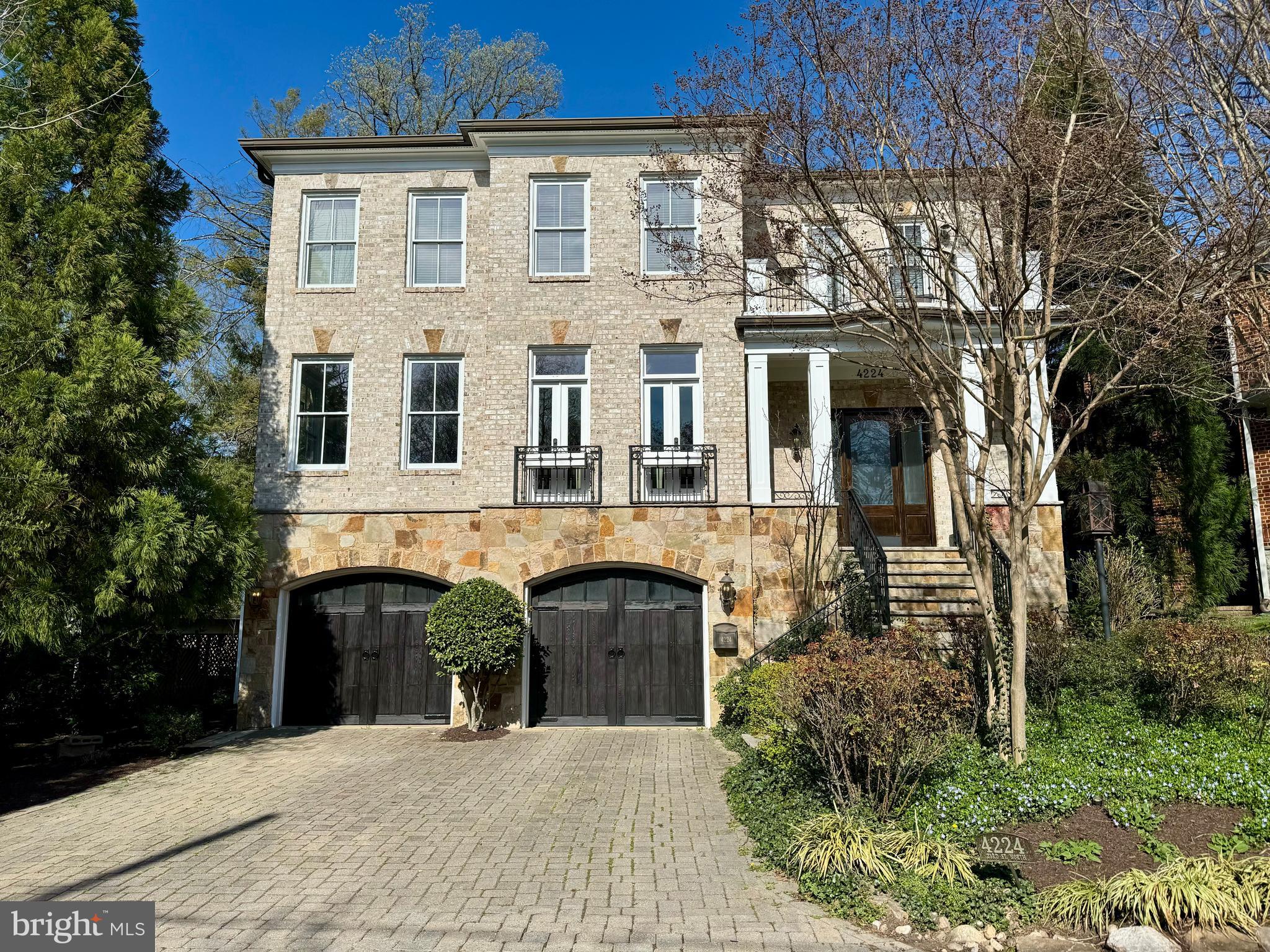 LEE HEIGHTS - Residential