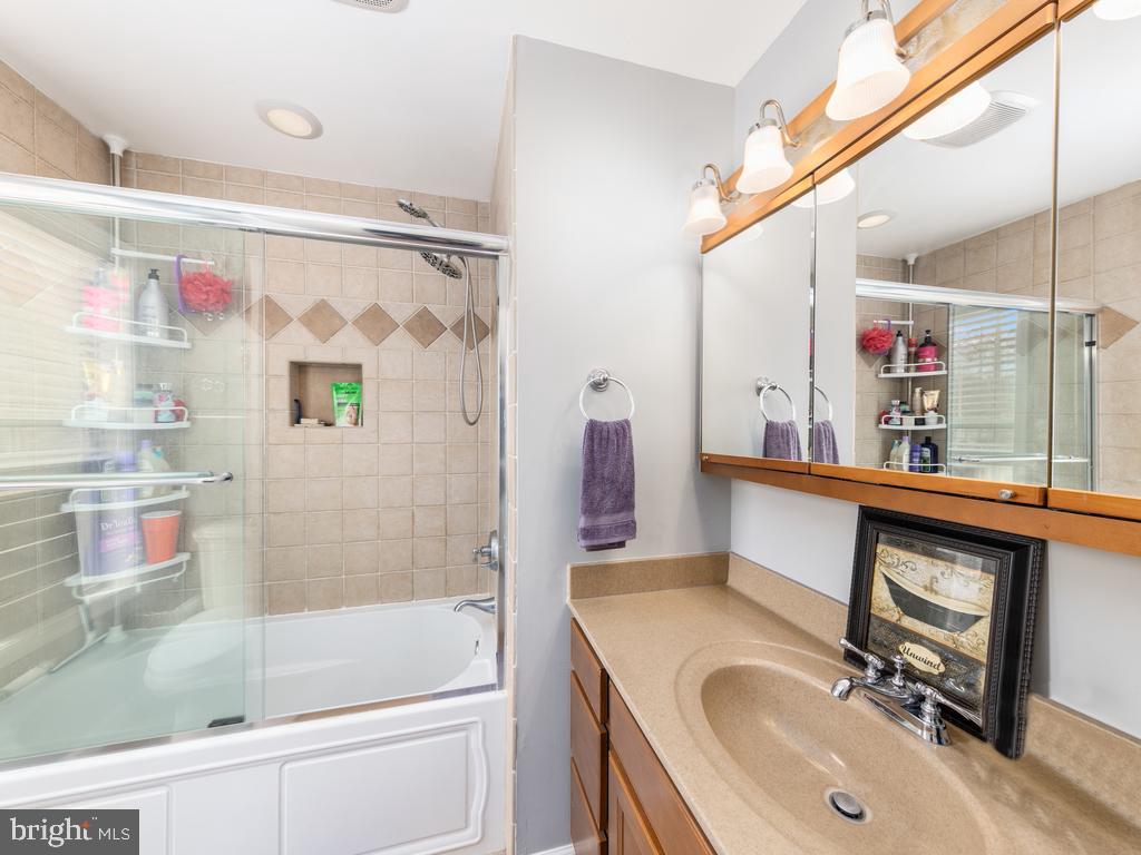 DEVON GREEN - Residential