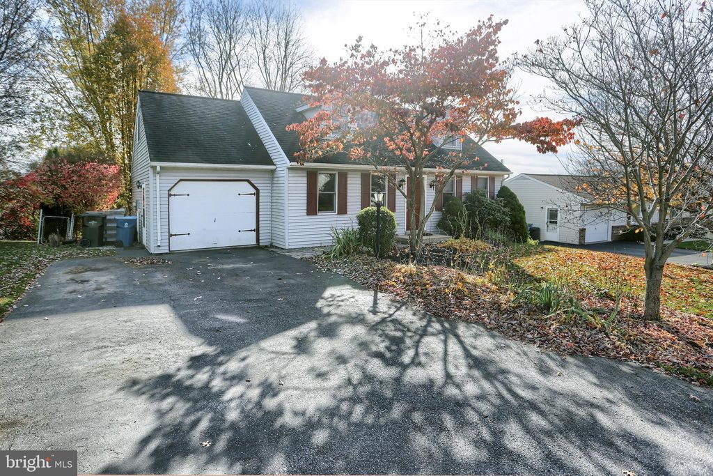 Photo of 3174 Stonyridge Drive, Lancaster, PA 17601 (MLS # PALA2039540)
