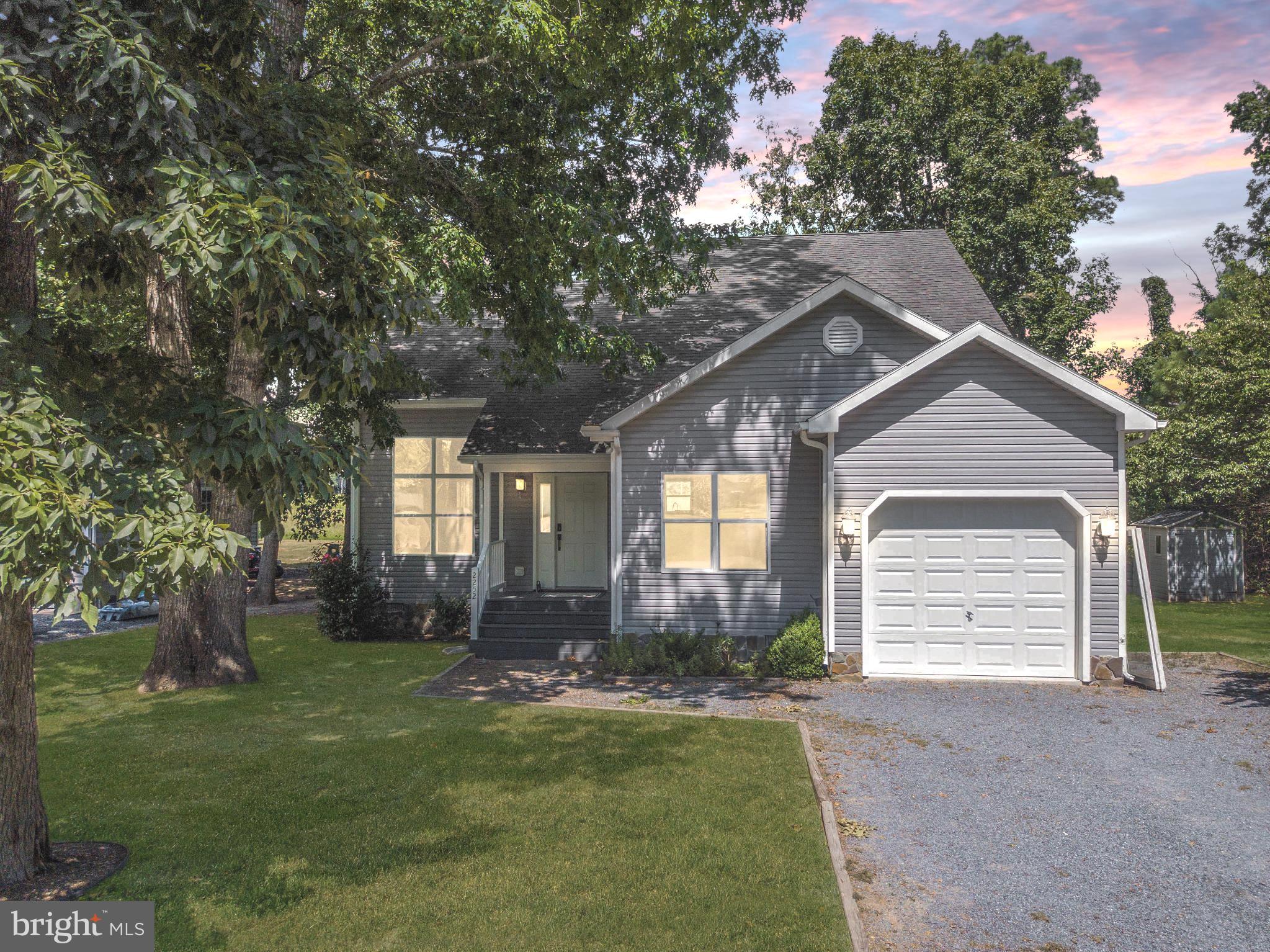 CAPTAIN'S COVE - Residential