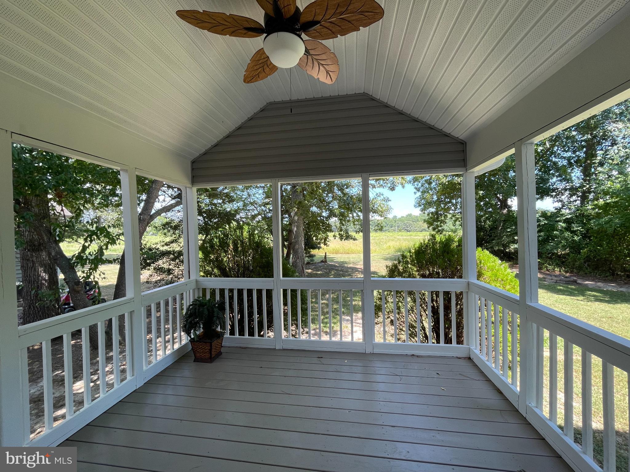 CAPTAIN'S COVE - Residential