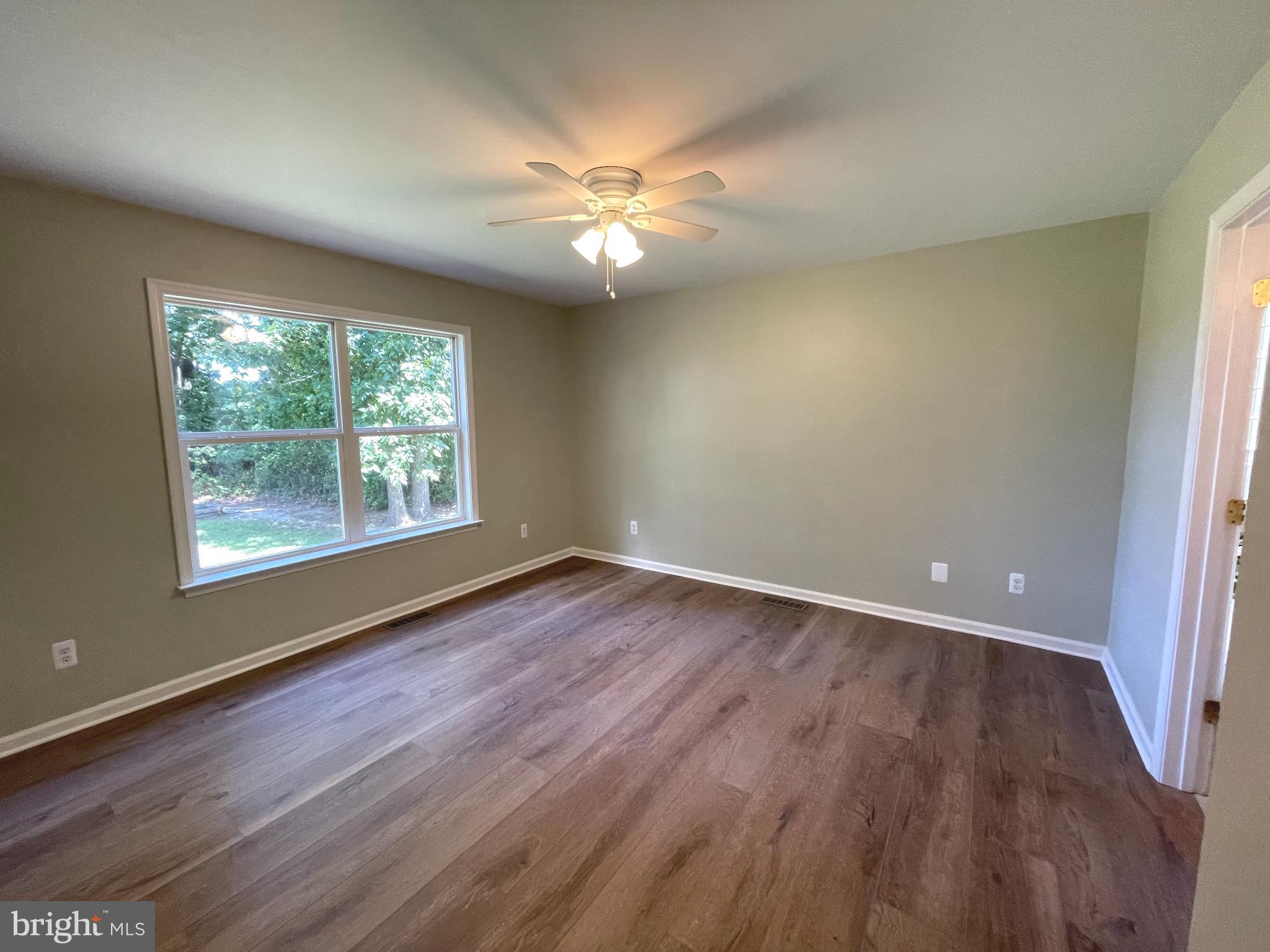 CAPTAIN'S COVE - Residential