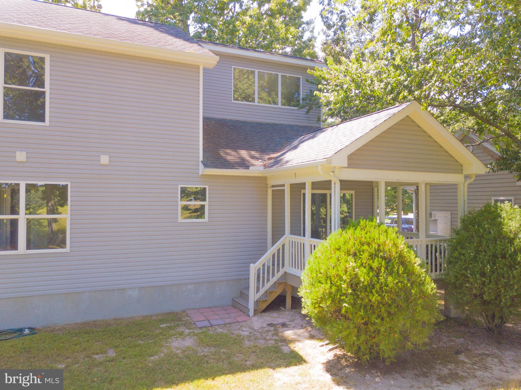 CAPTAIN'S COVE - Residential