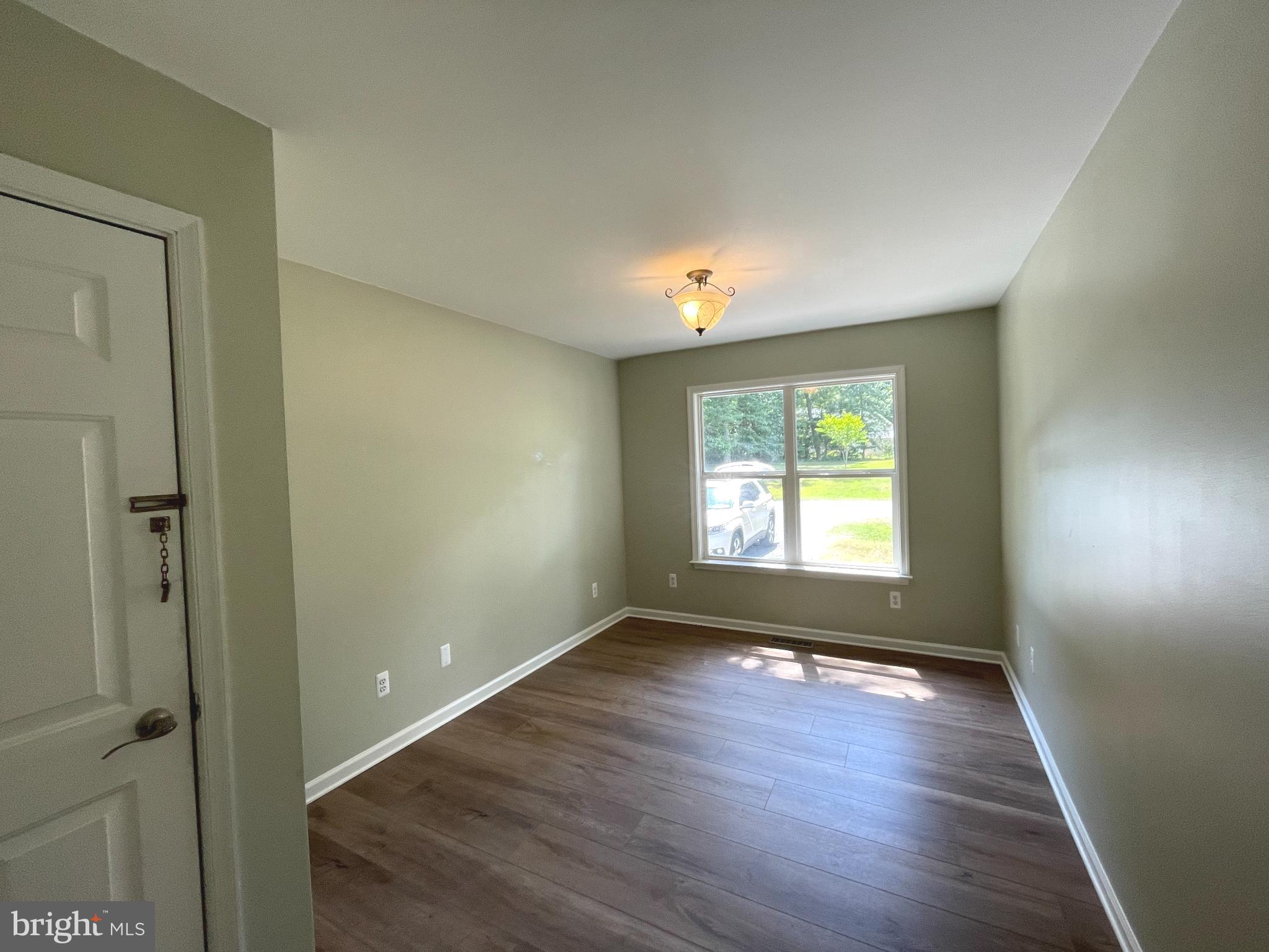 CAPTAIN'S COVE - Residential