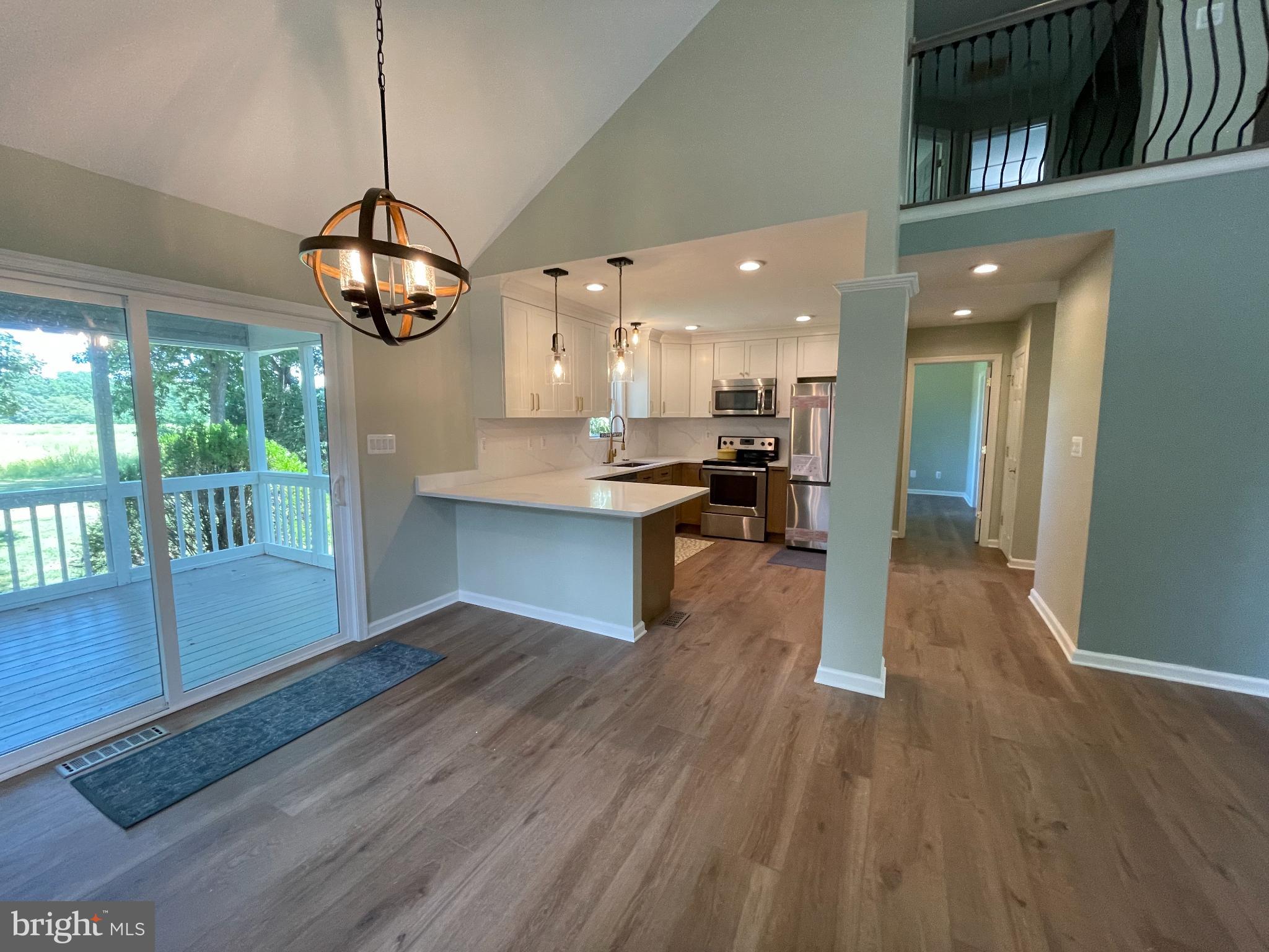 CAPTAIN'S COVE - Residential