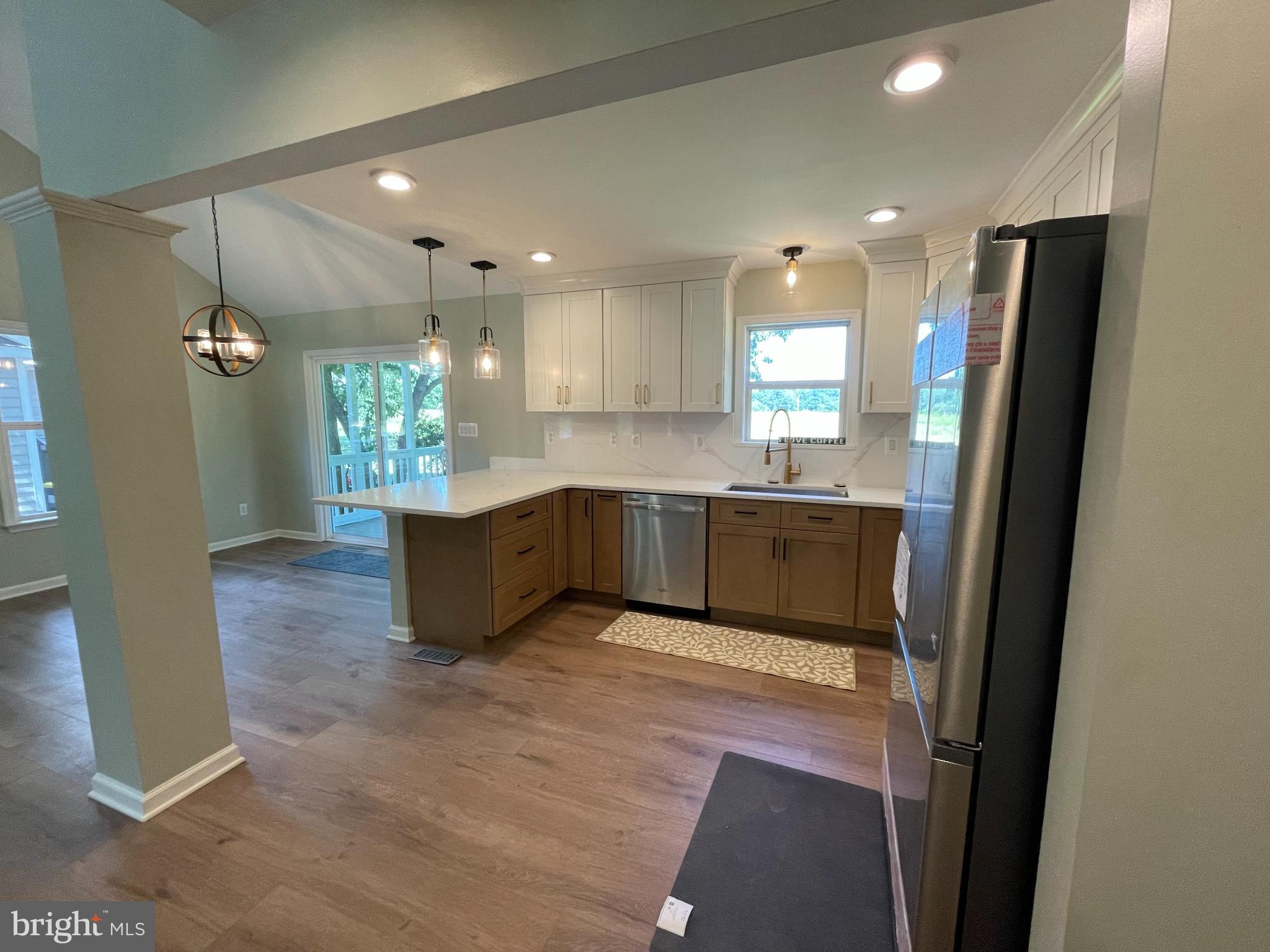 CAPTAIN'S COVE - Residential