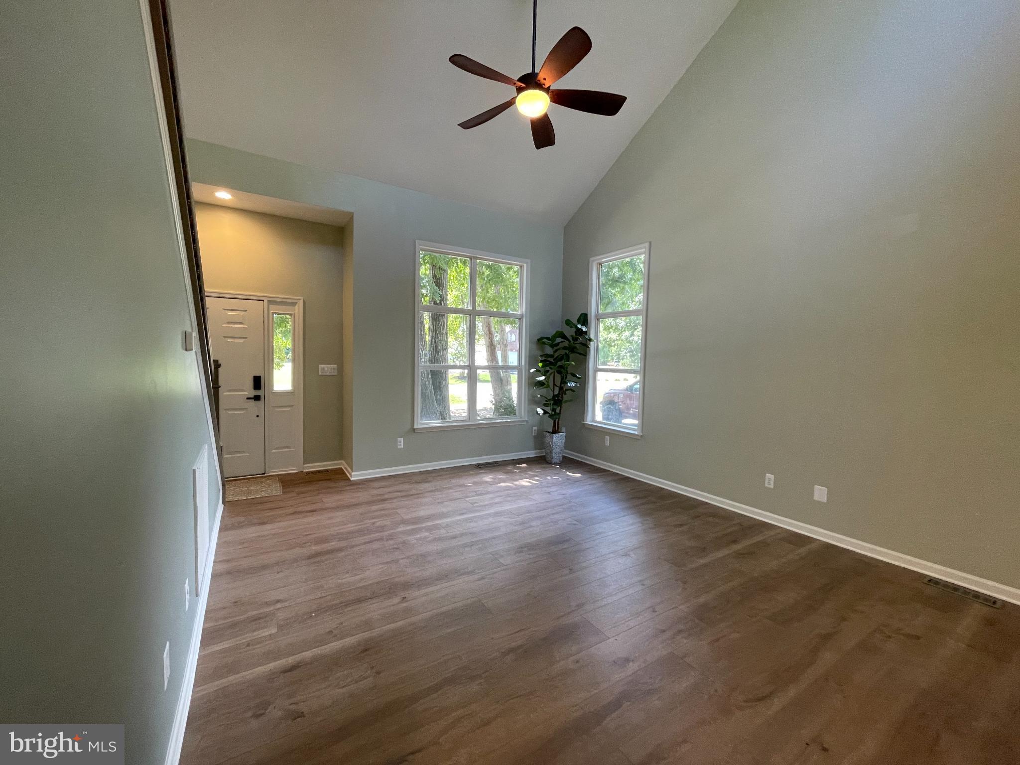 CAPTAIN'S COVE - Residential