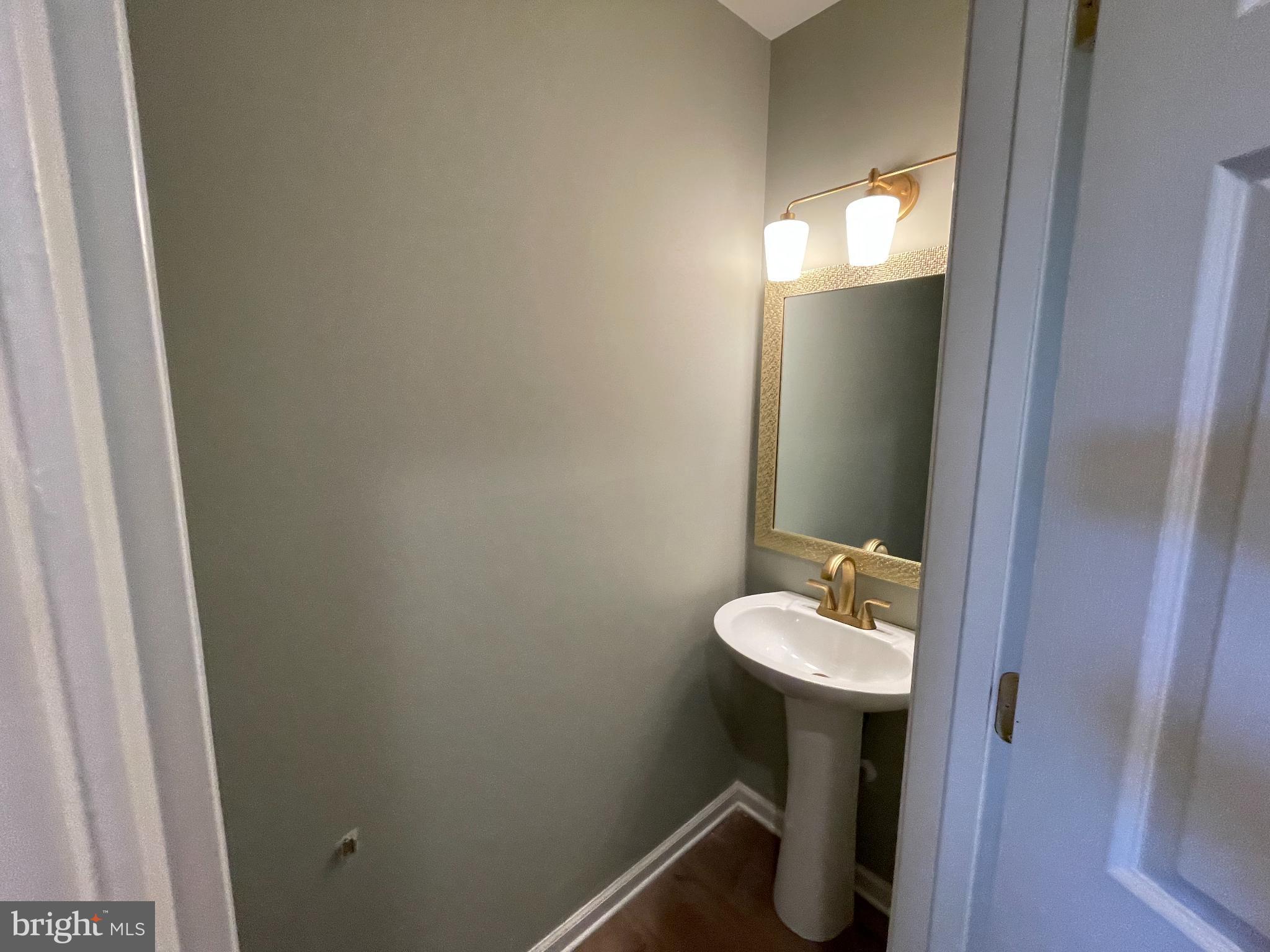 CAPTAIN'S COVE - Residential