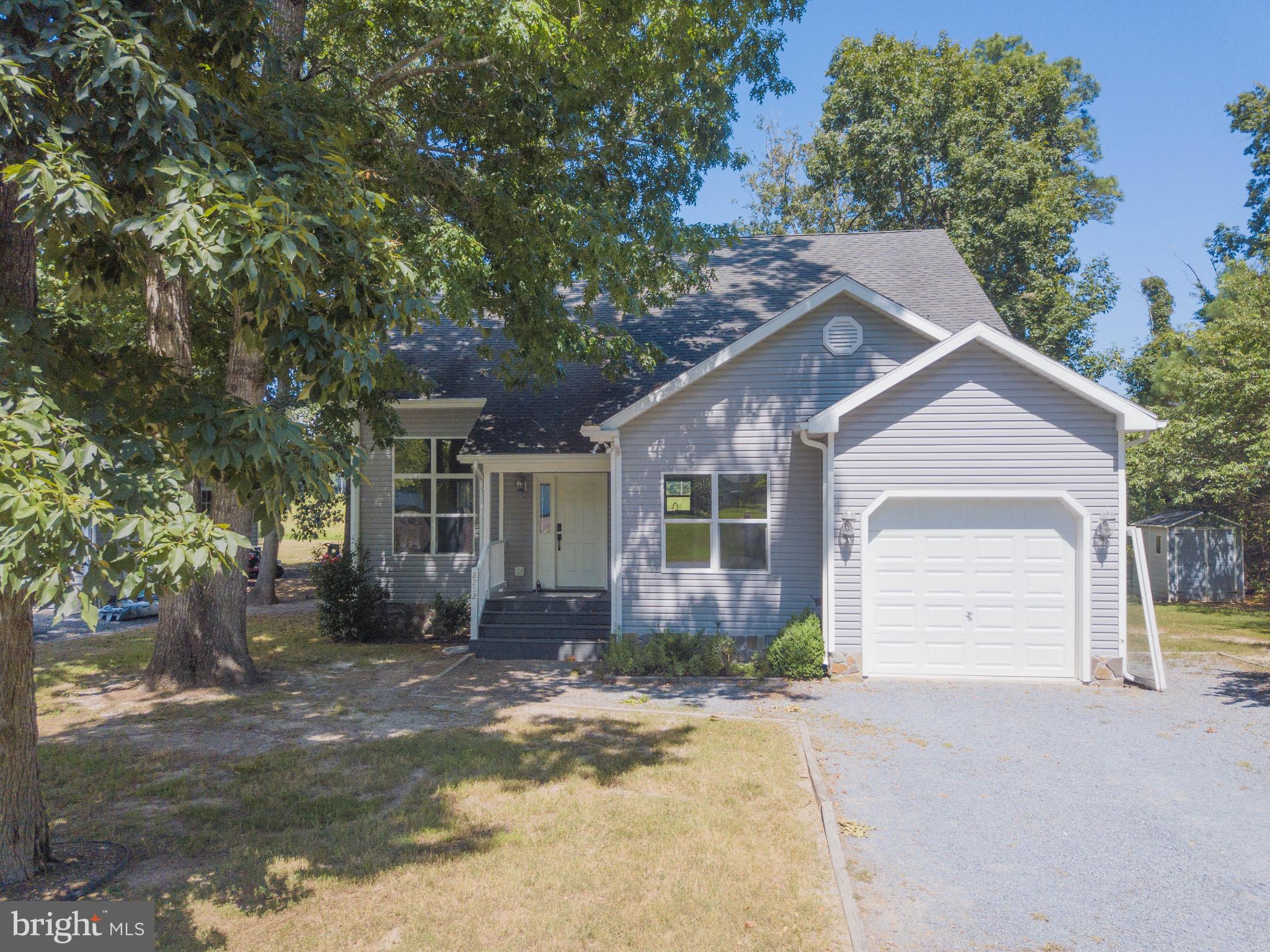 CAPTAIN'S COVE - Residential