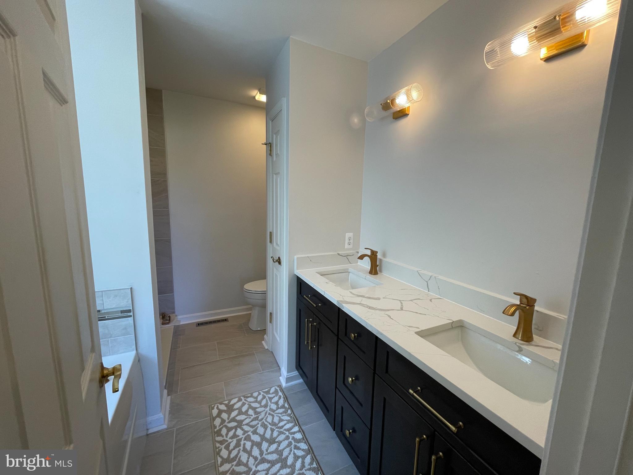 CAPTAIN'S COVE - Residential