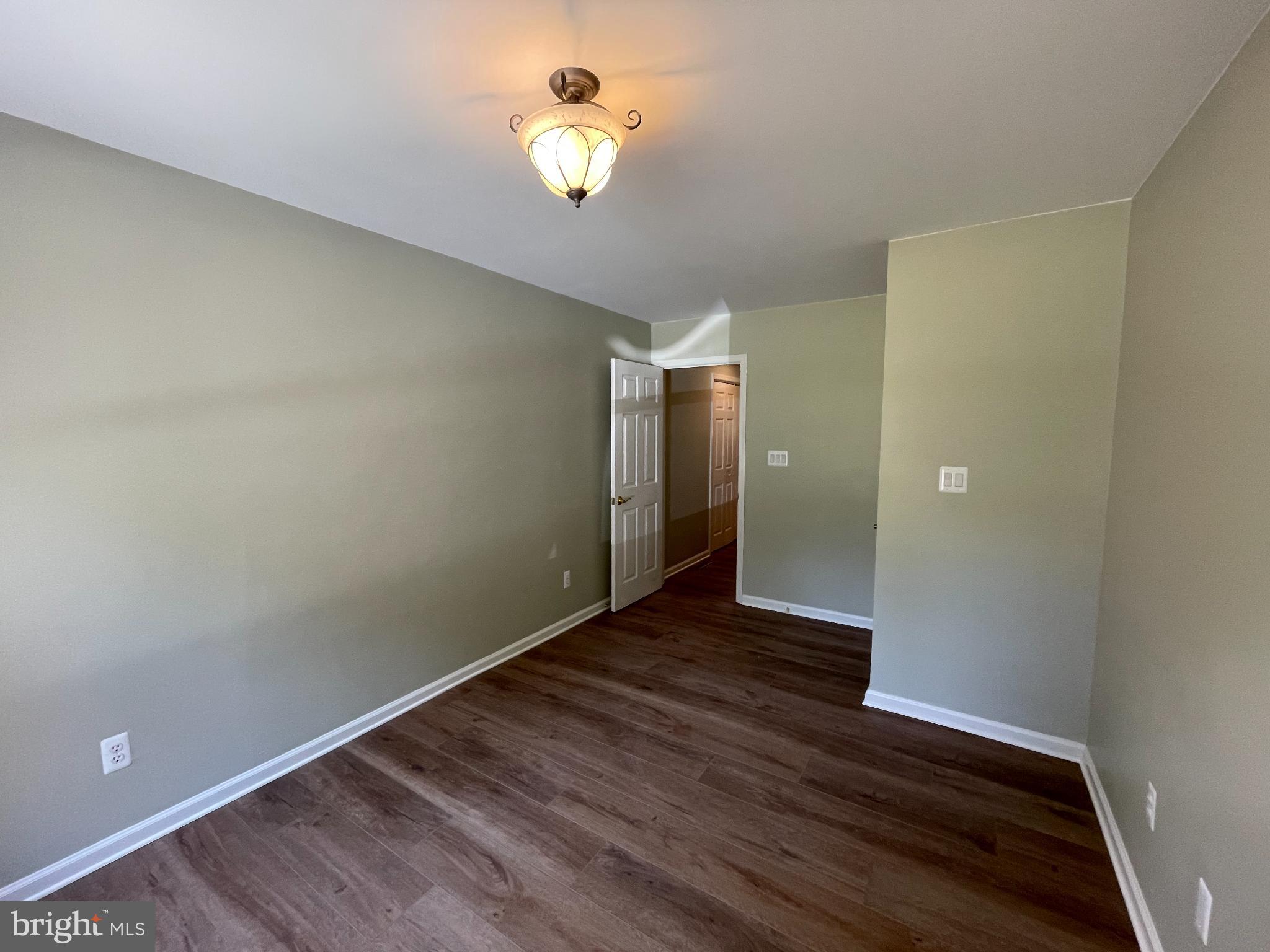 CAPTAIN'S COVE - Residential