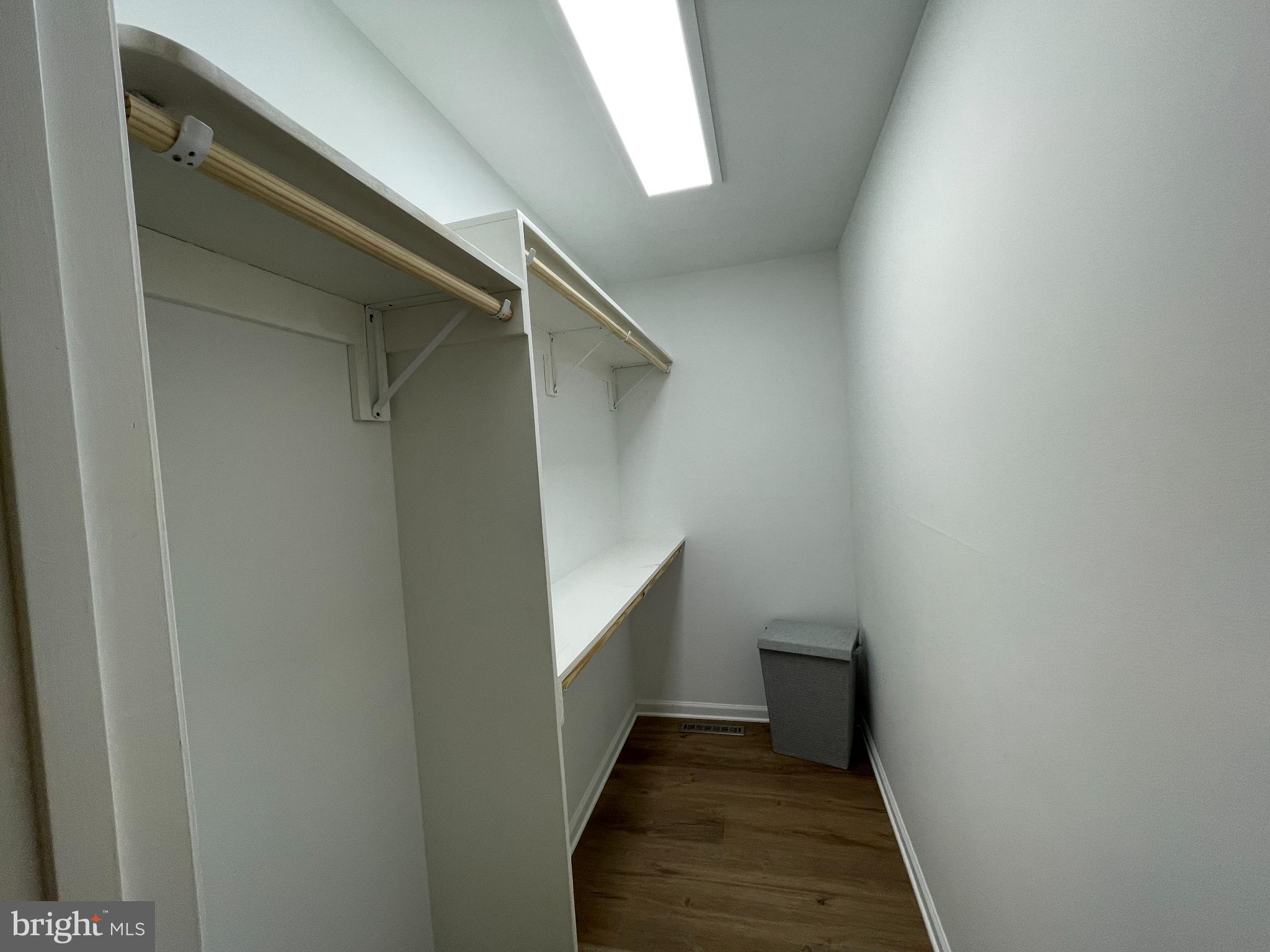 CAPTAIN'S COVE - Residential