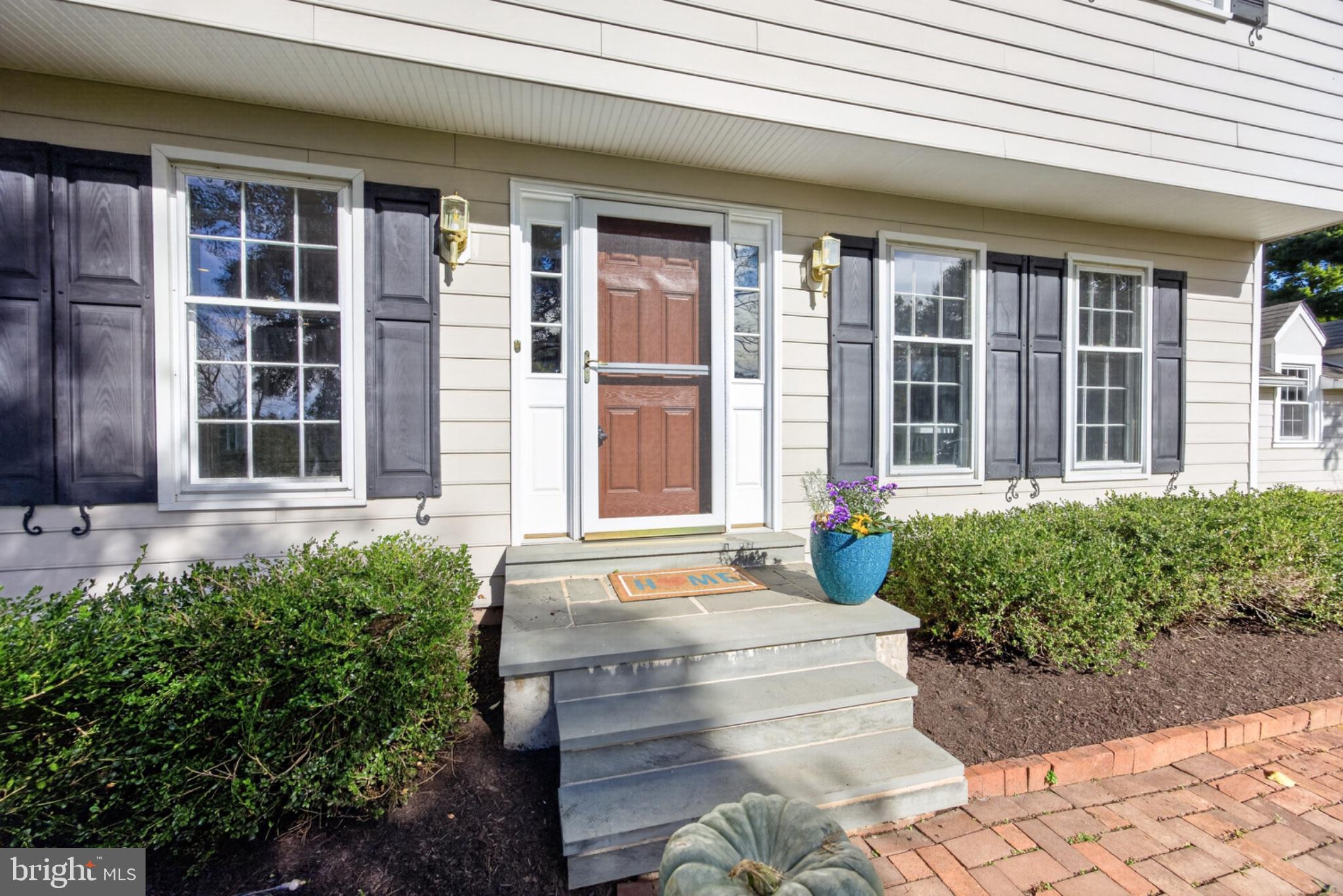 735 MONUMENT ROAD