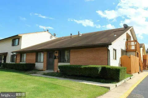 8403 Eureka Court Unit 106, Alexandria, VA MLS: VAFX2289168