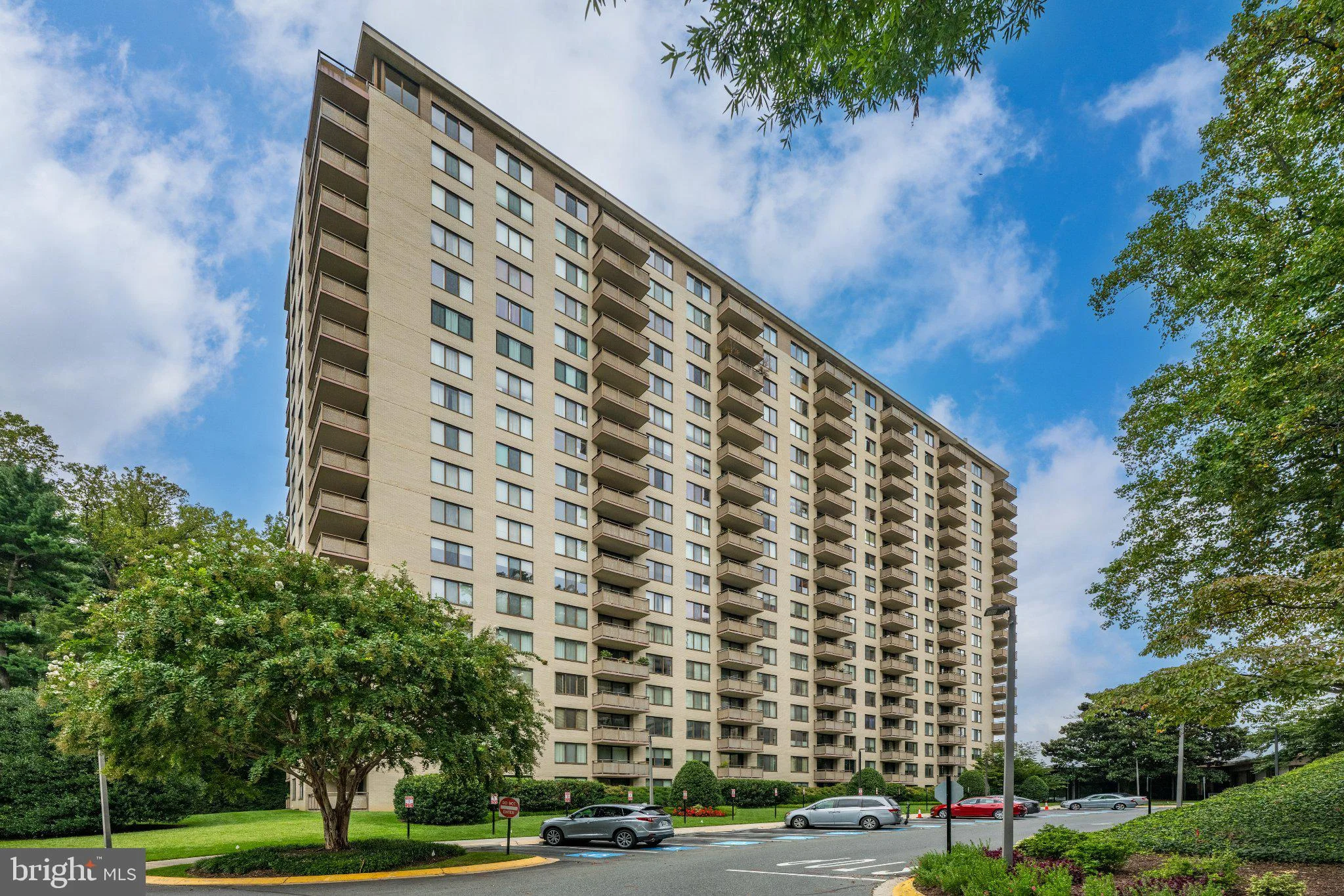 5225 Pooks Hill Road Unit 910N