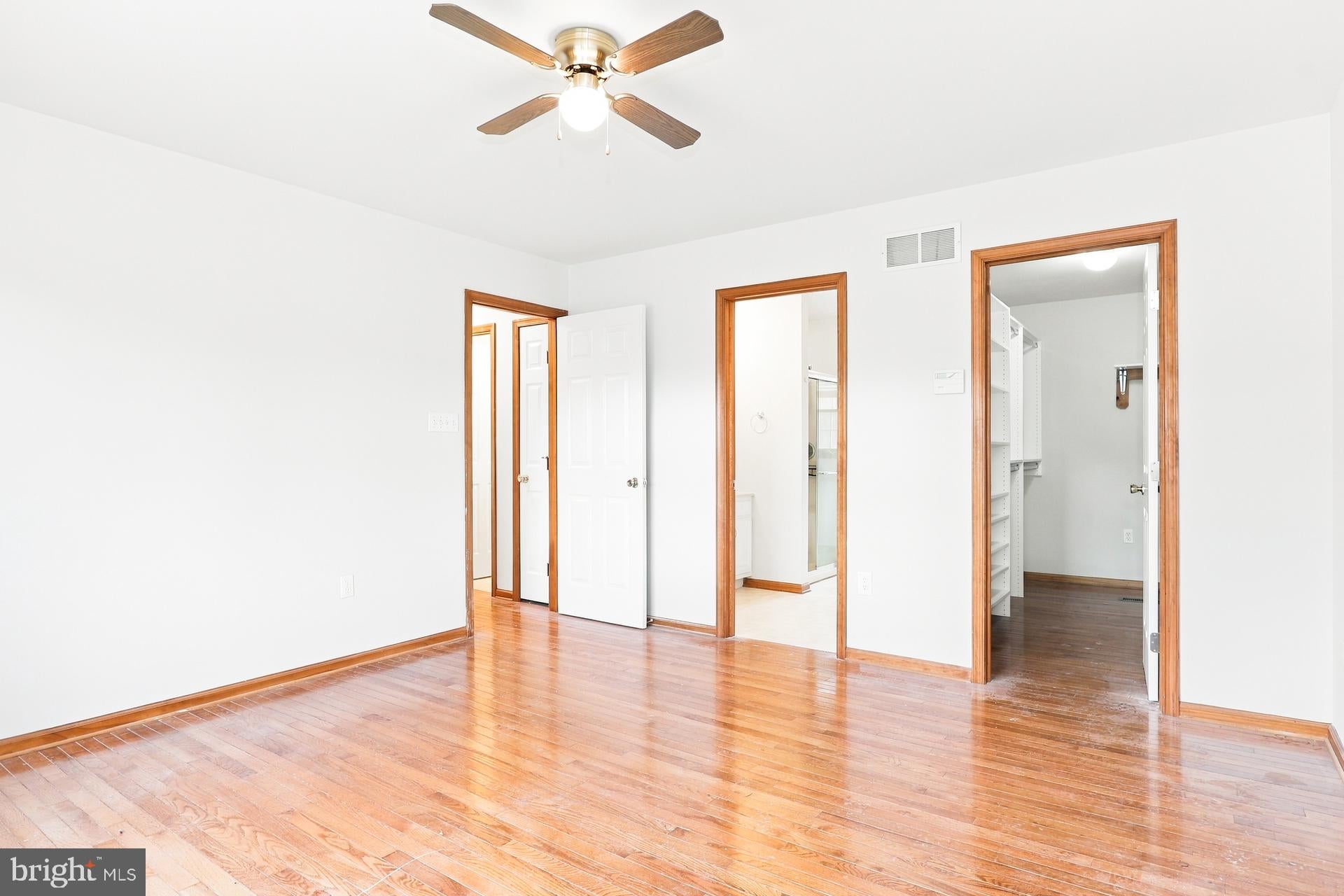 8 MARINERS COURT