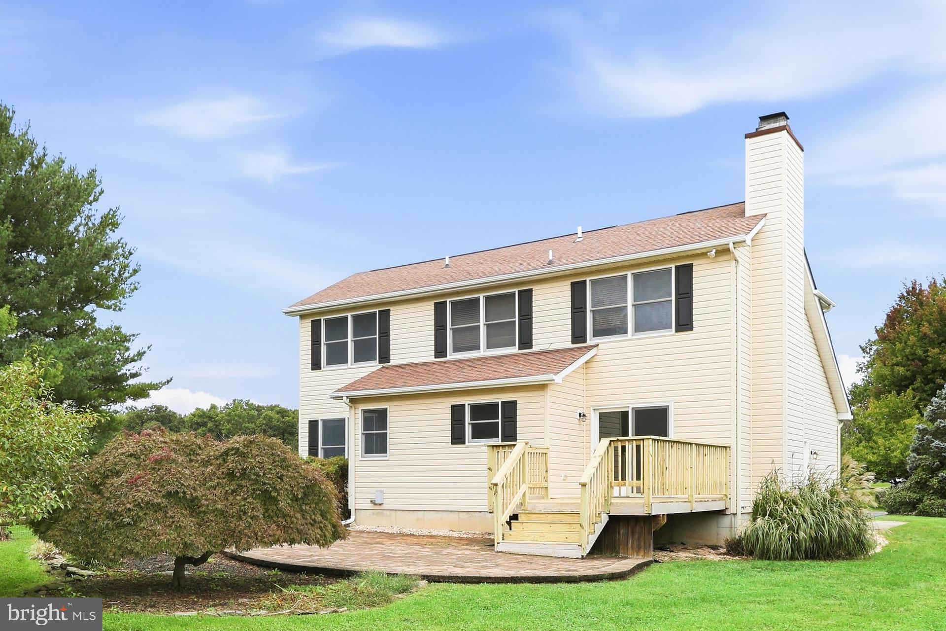 8 MARINERS COURT