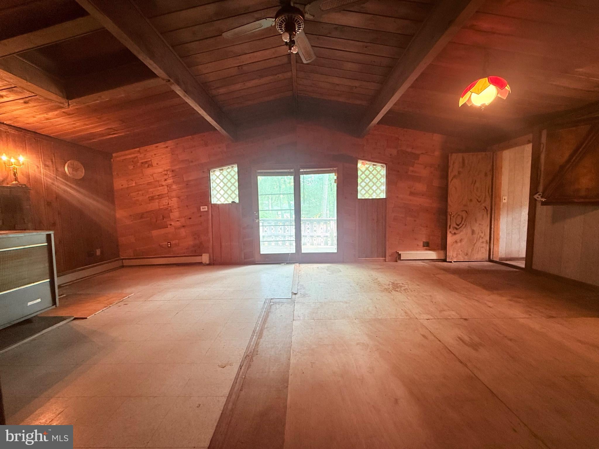 1222 VALLEY DRIVE