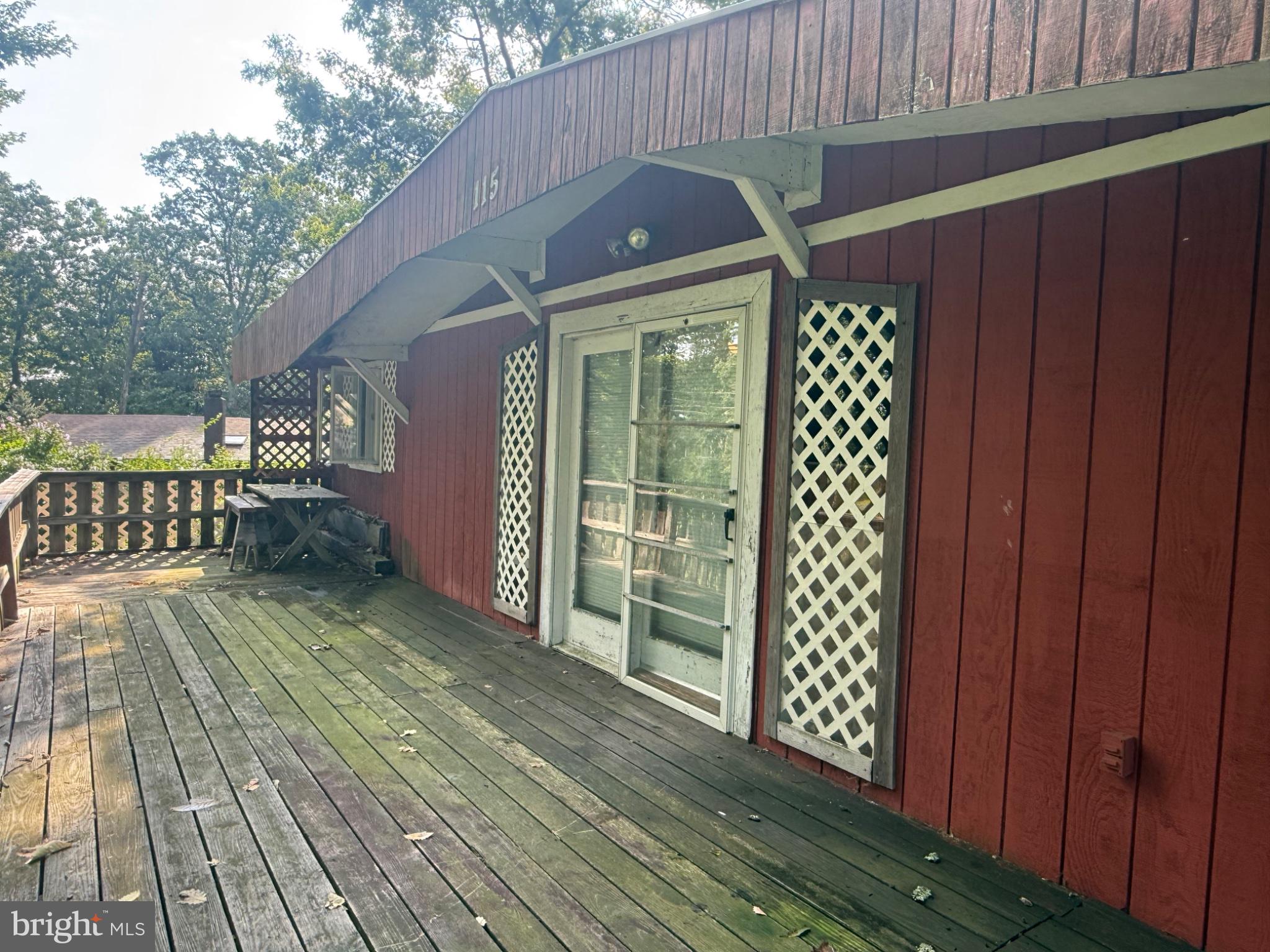 1222 VALLEY DRIVE