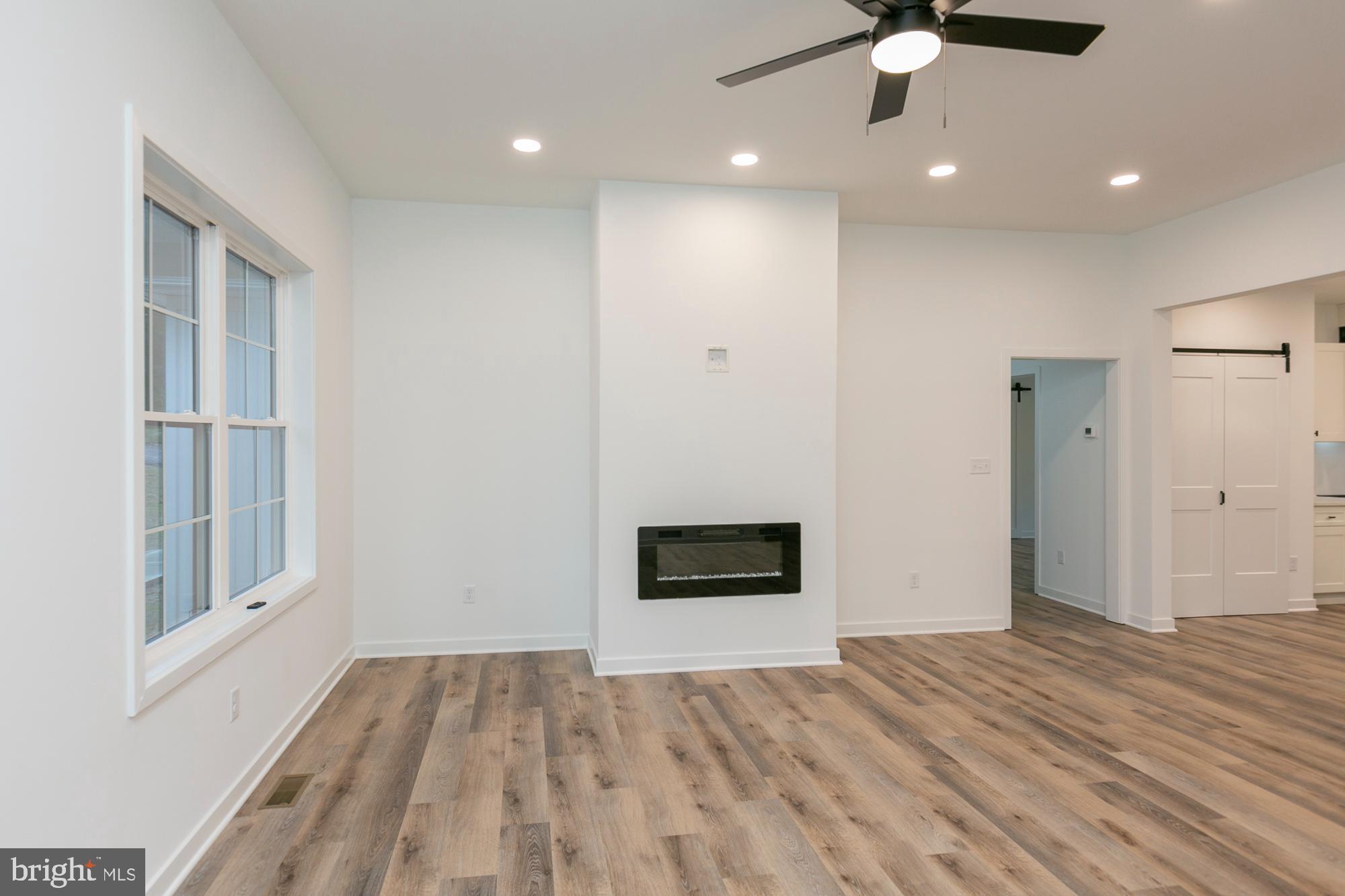 FOXWOOD KNOLLS - Residential