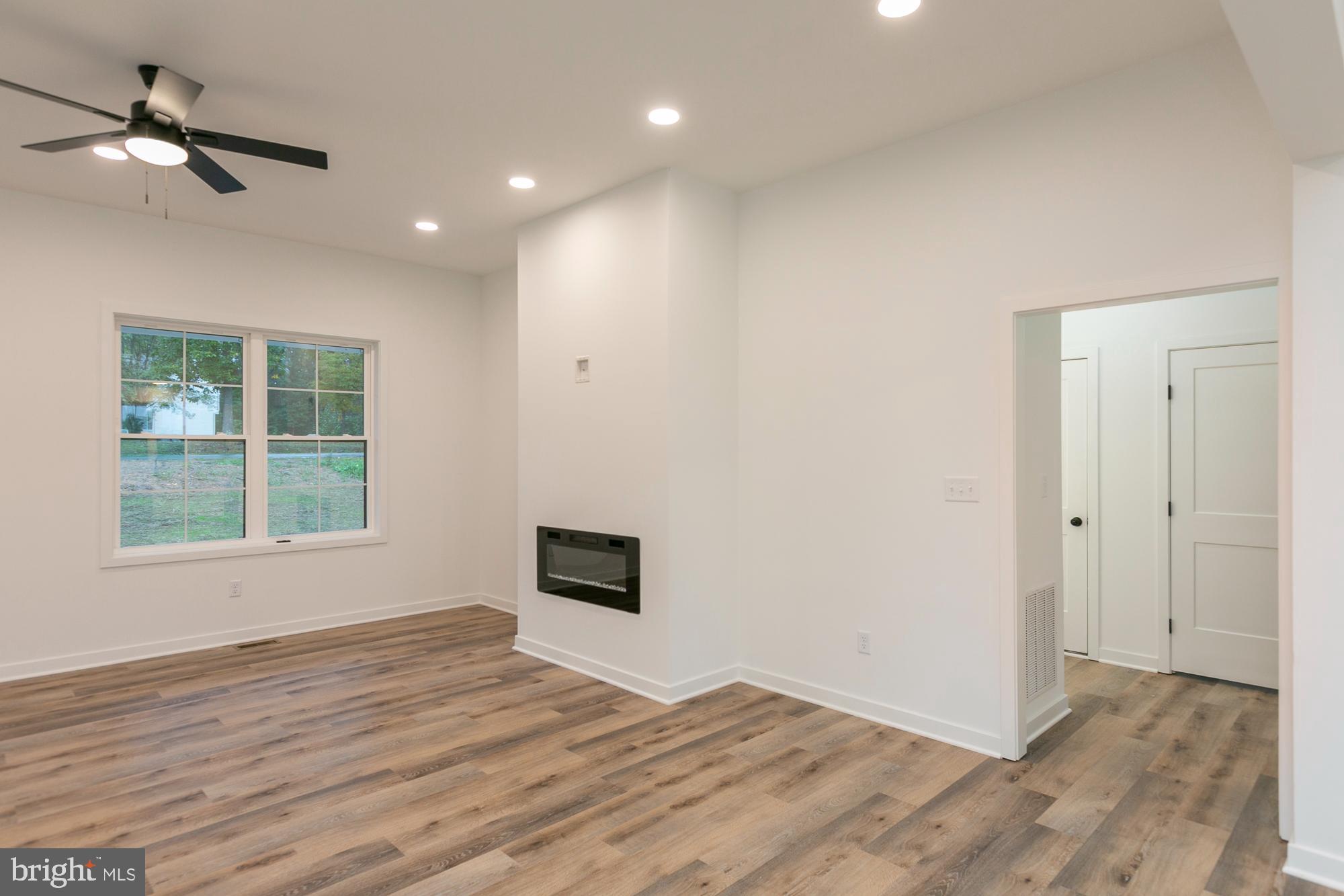 FOXWOOD KNOLLS - Residential