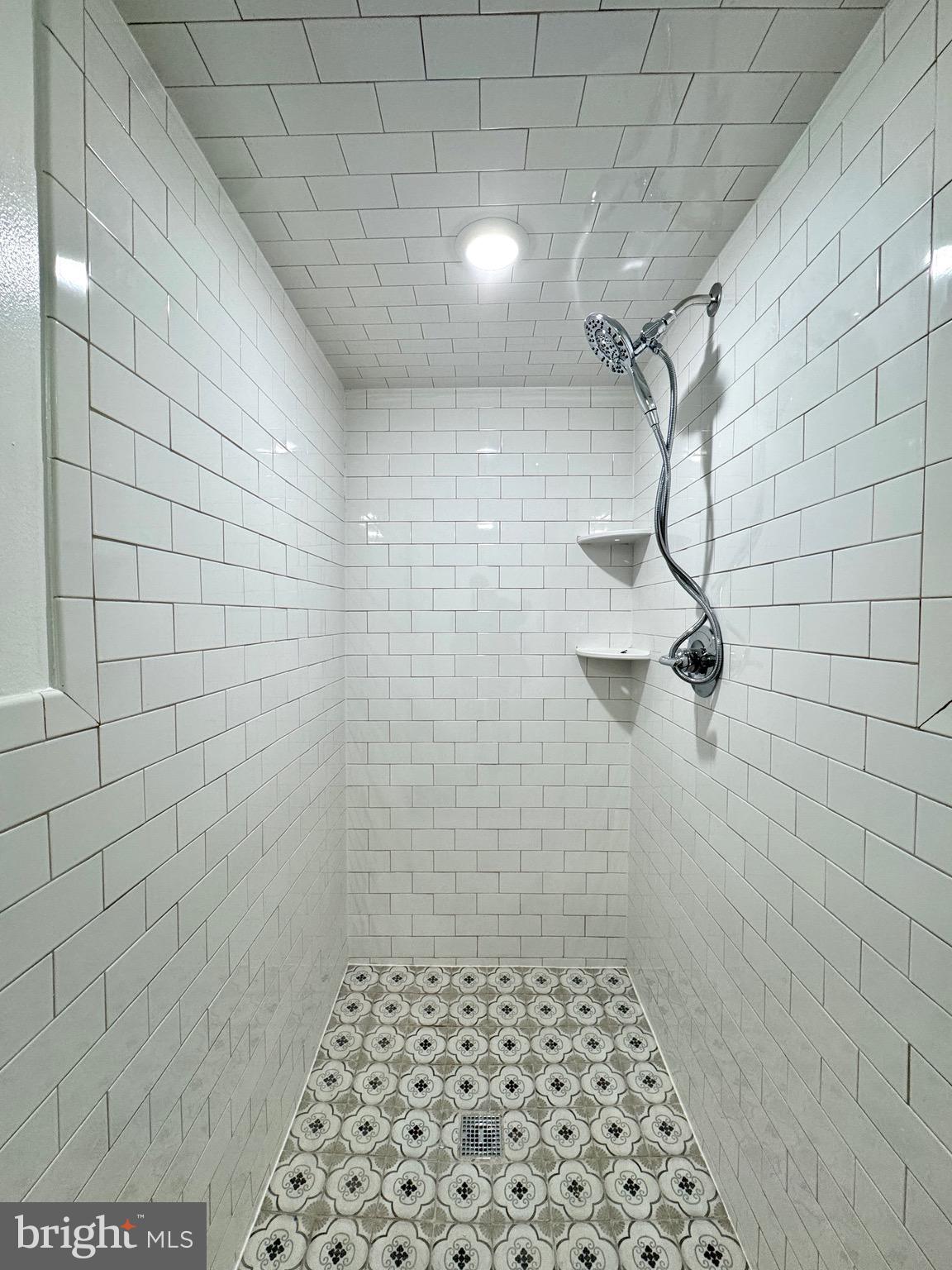 QUEEN VILLAGE - Residential Lease