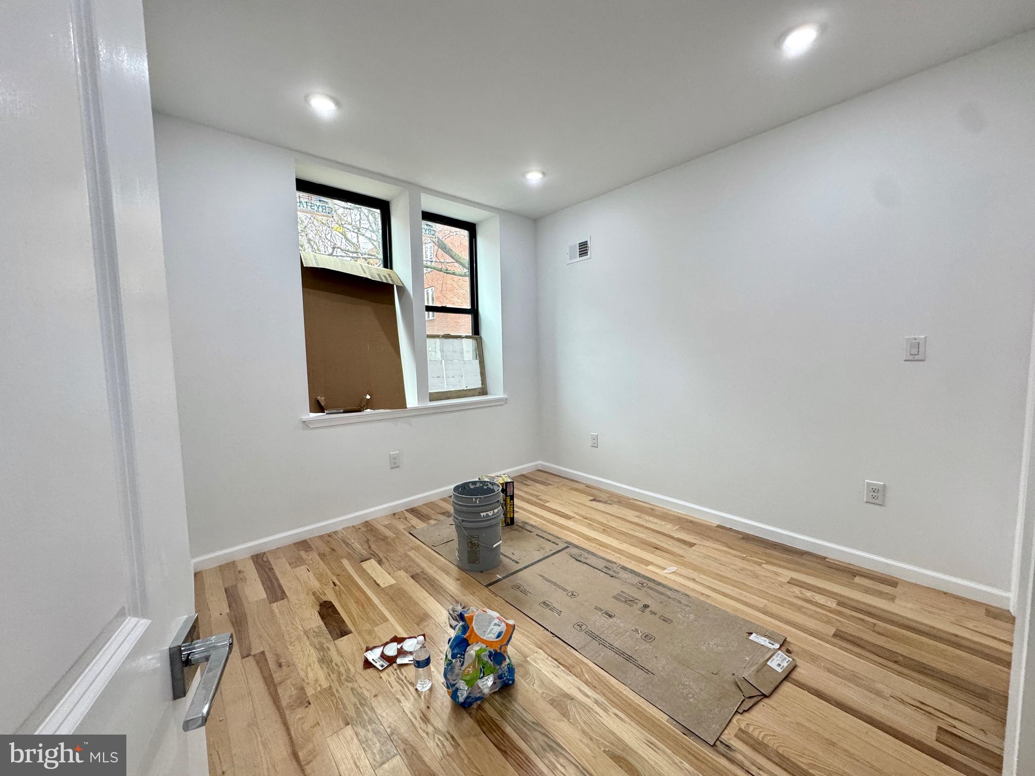 QUEEN VILLAGE - Residential Lease