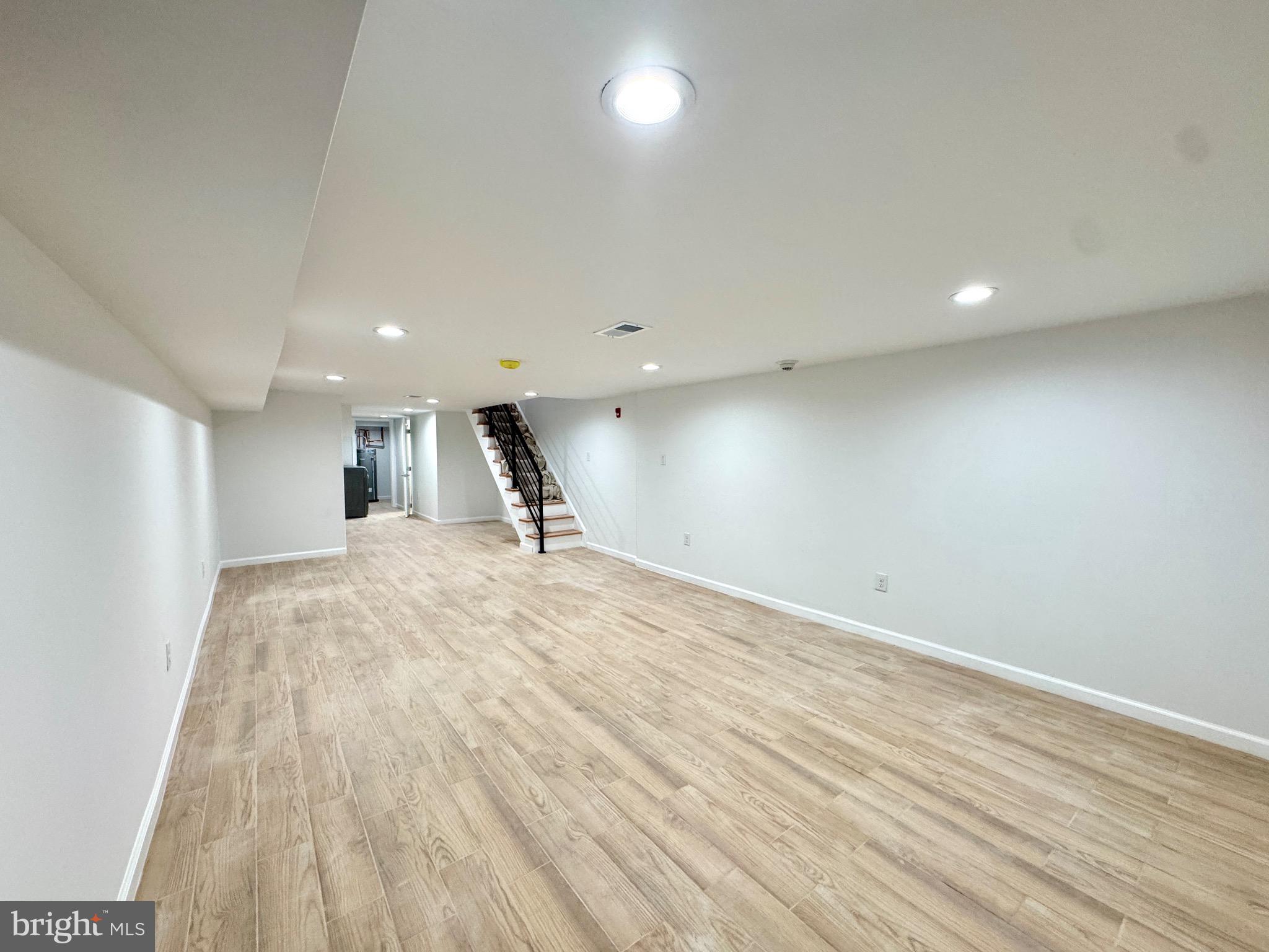 QUEEN VILLAGE - Residential Lease