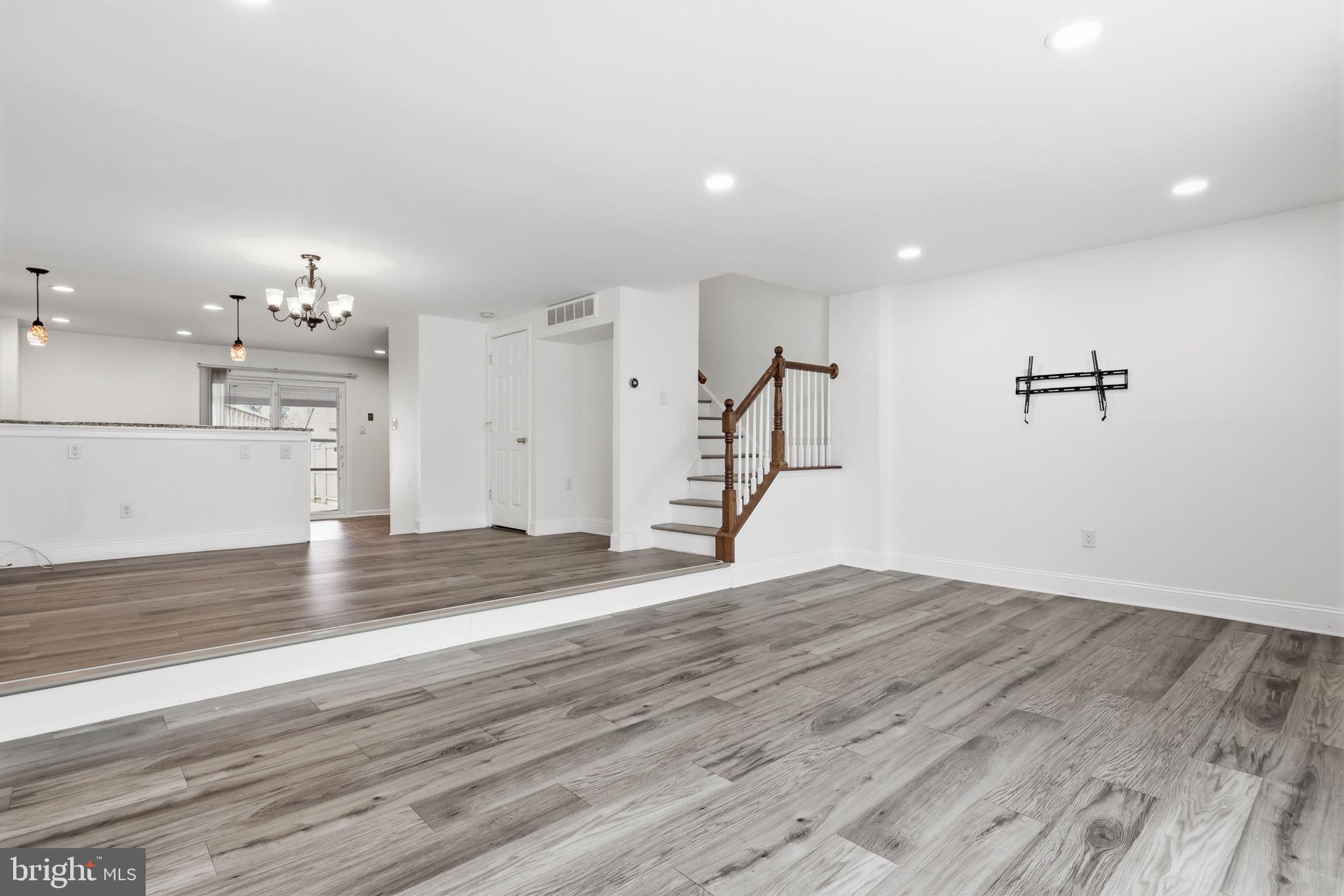 HIDDEN VALLEY - Residential