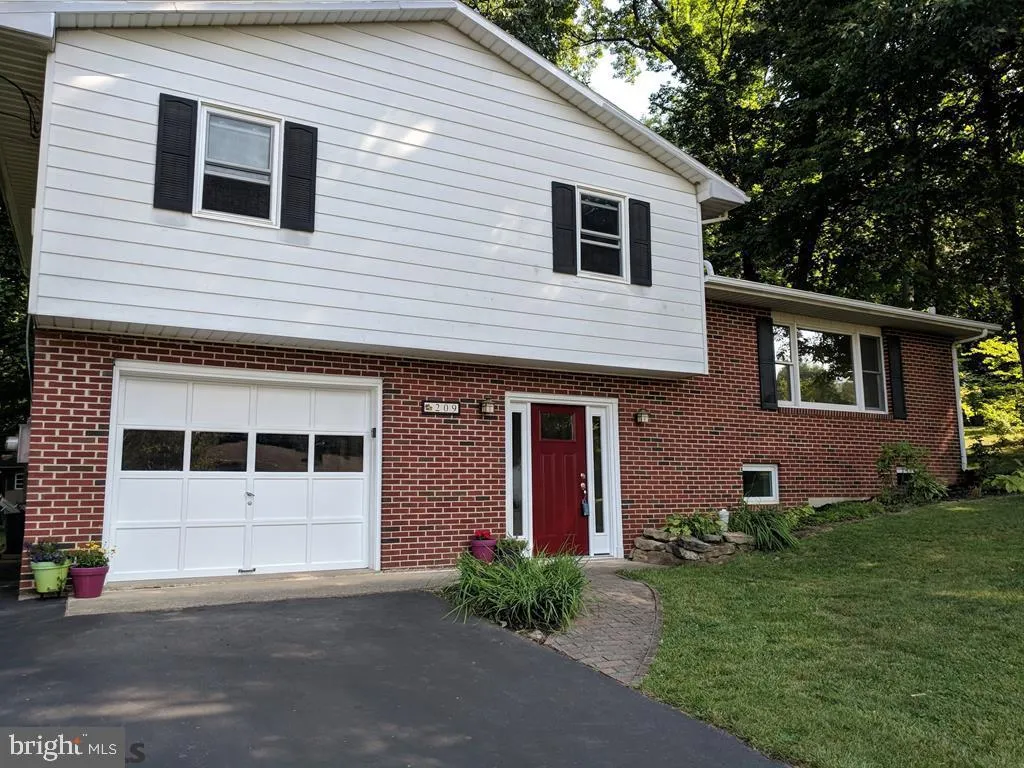 209 Hickory Road, State College, PA 16801