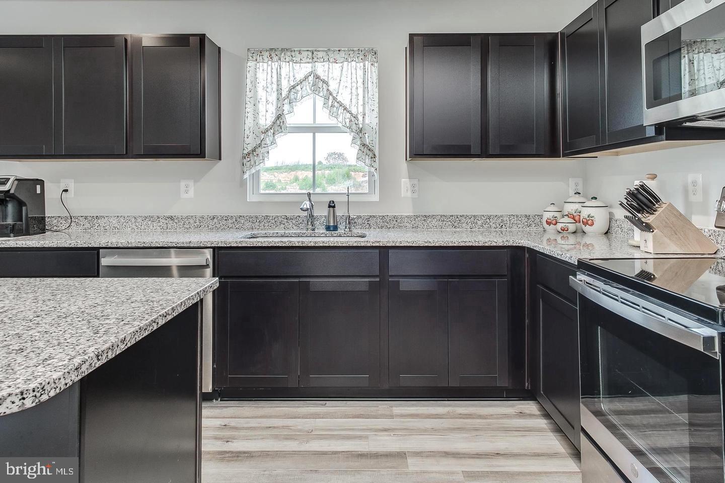 CARDINAL POINTE - Residential