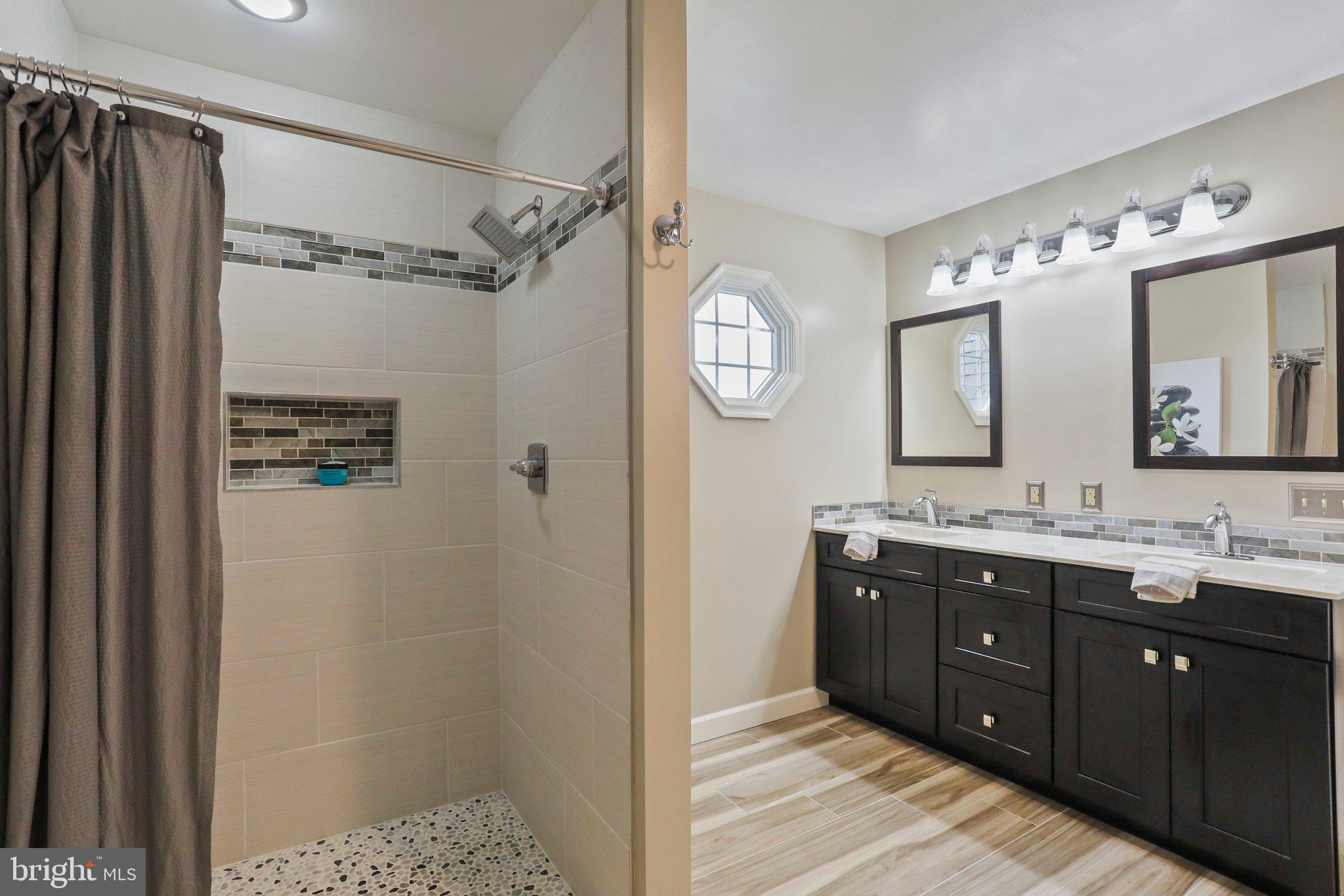 OVERLOOK WOODS - Residential