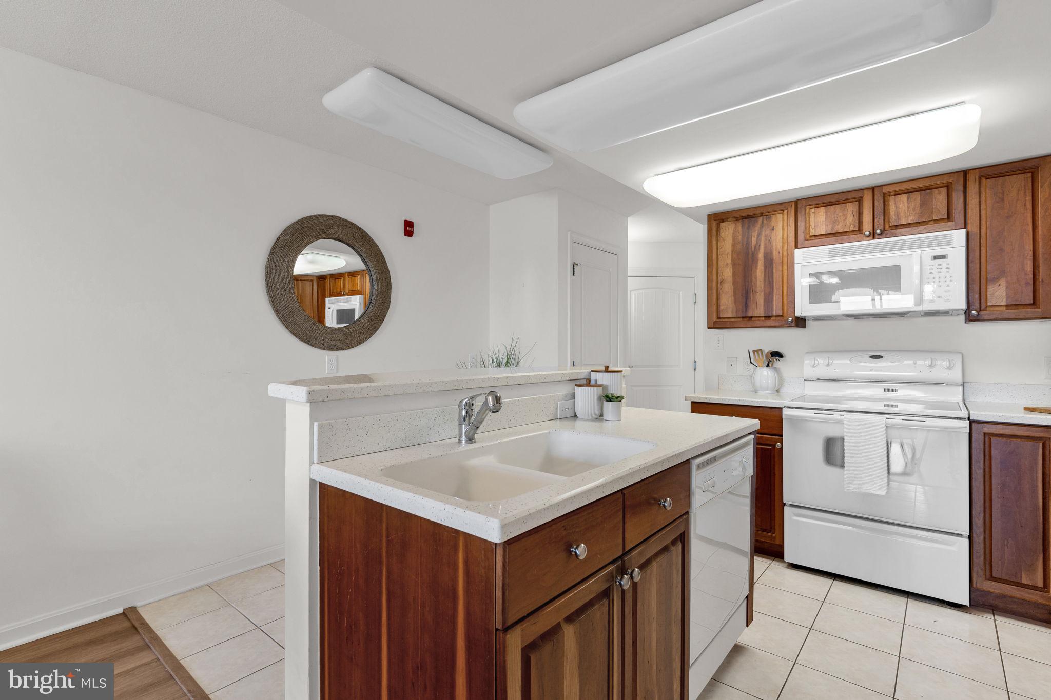 HORIZON ON THE BAY CONDO - Residential