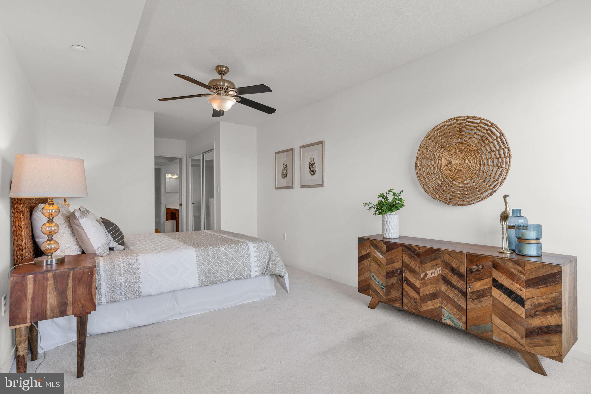 HORIZON ON THE BAY CONDO - Residential